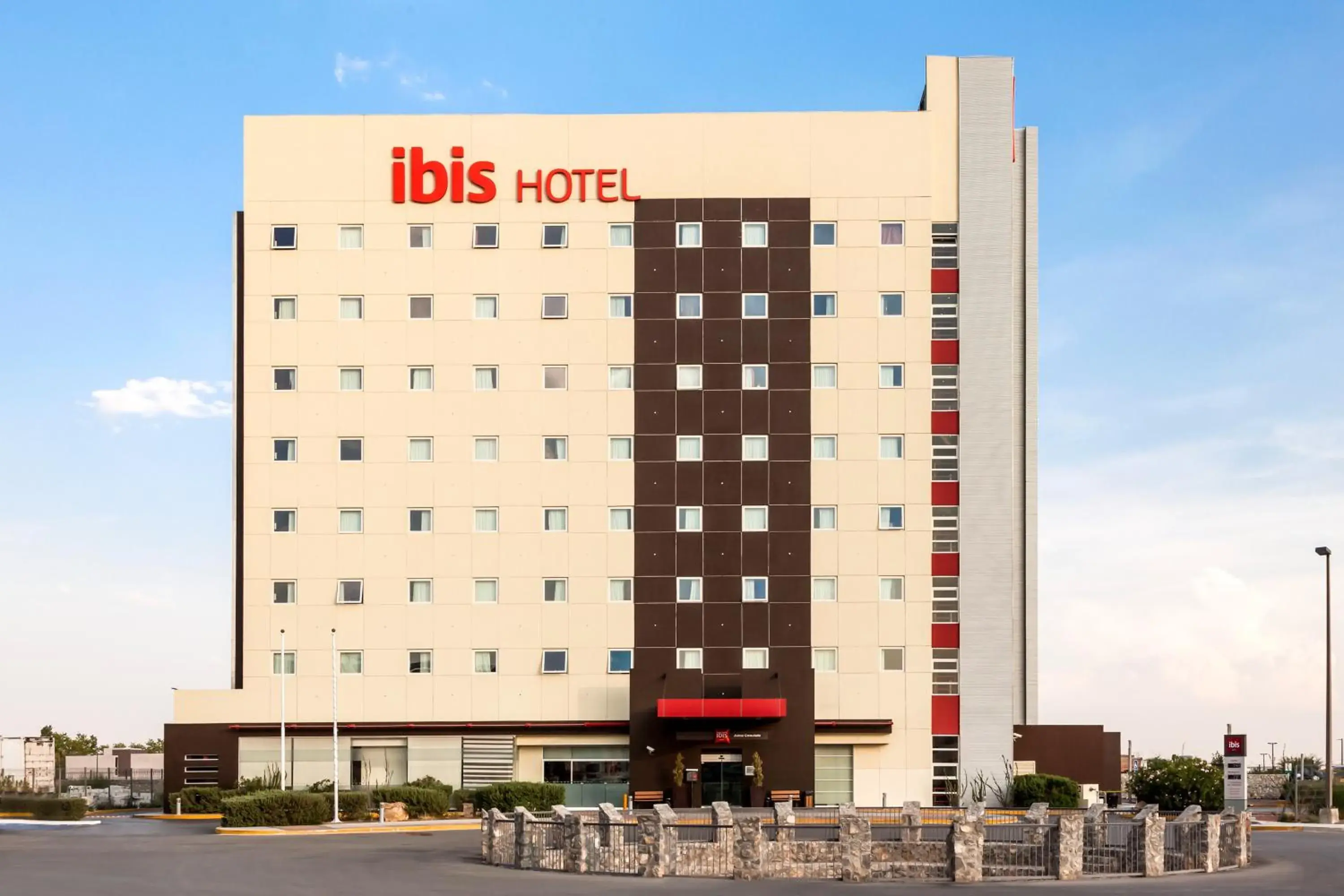 Property building in Ibis Juarez Consulado Property building in Ibis Juarez Consulado