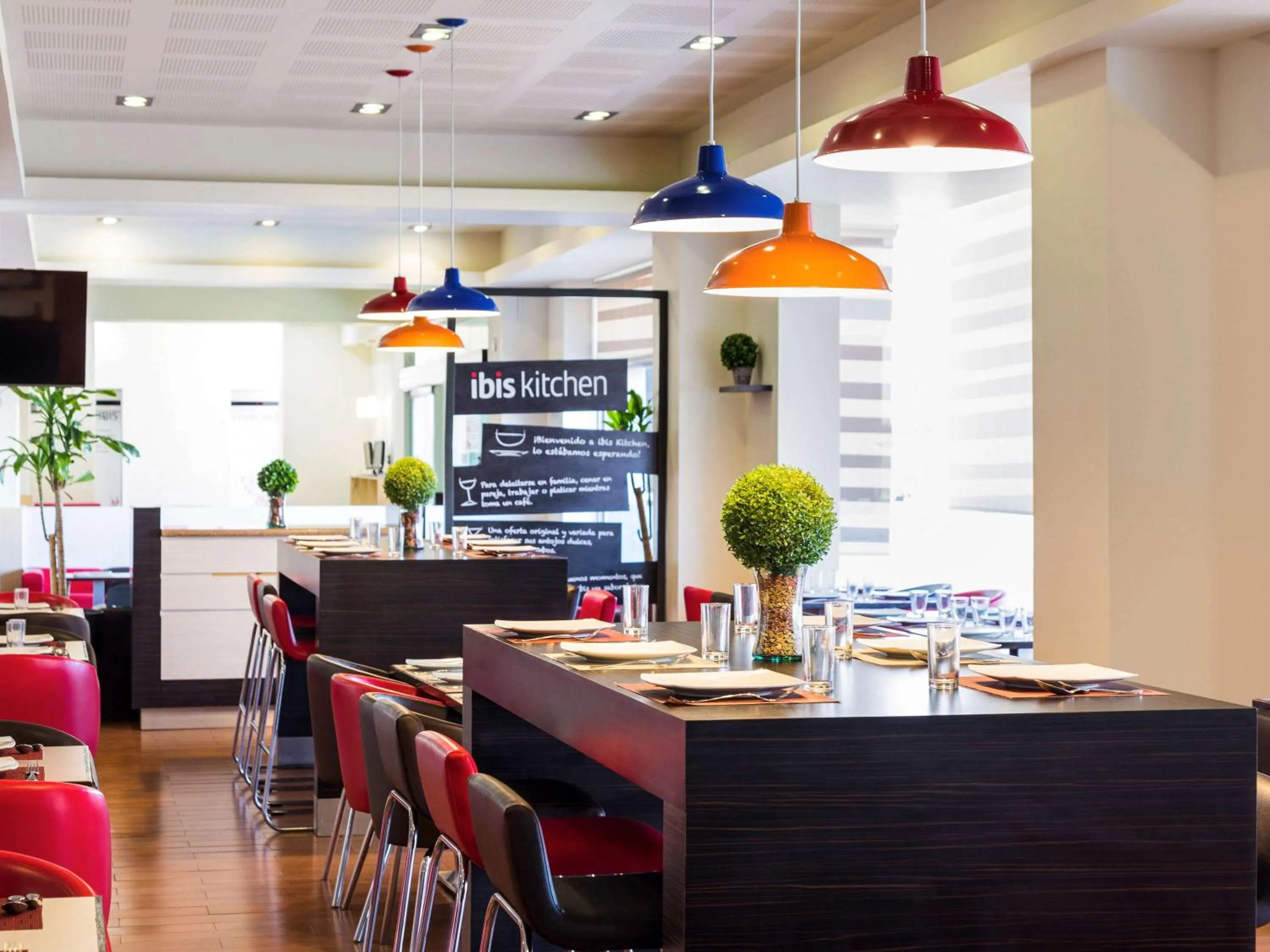 Restaurant/places to eat in Ibis Juarez Consulado