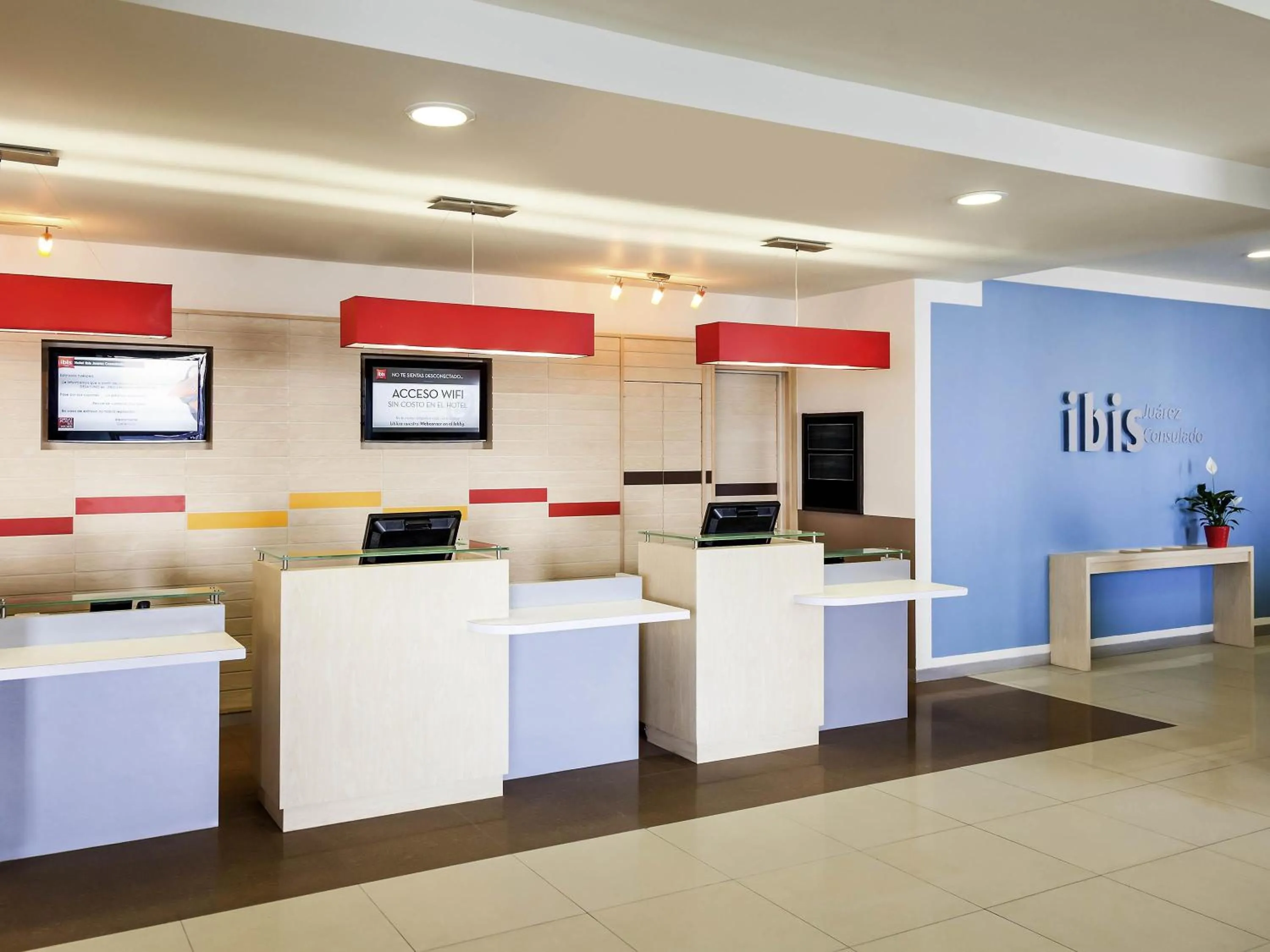 Property building in Ibis Juarez Consulado