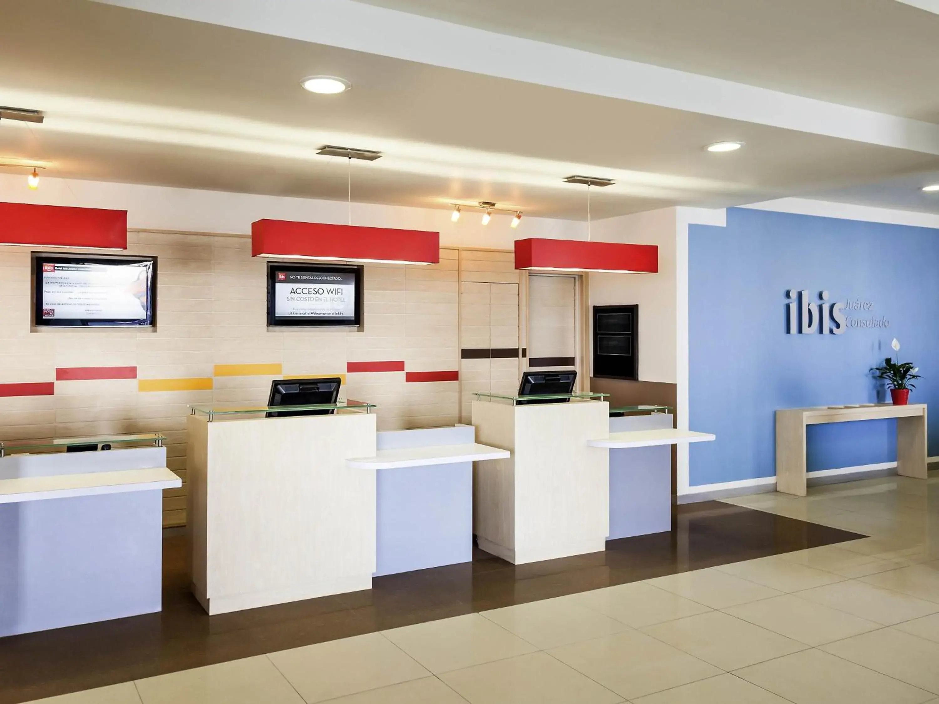 Property building in Ibis Juarez Consulado Property building in Ibis Juarez Consulado