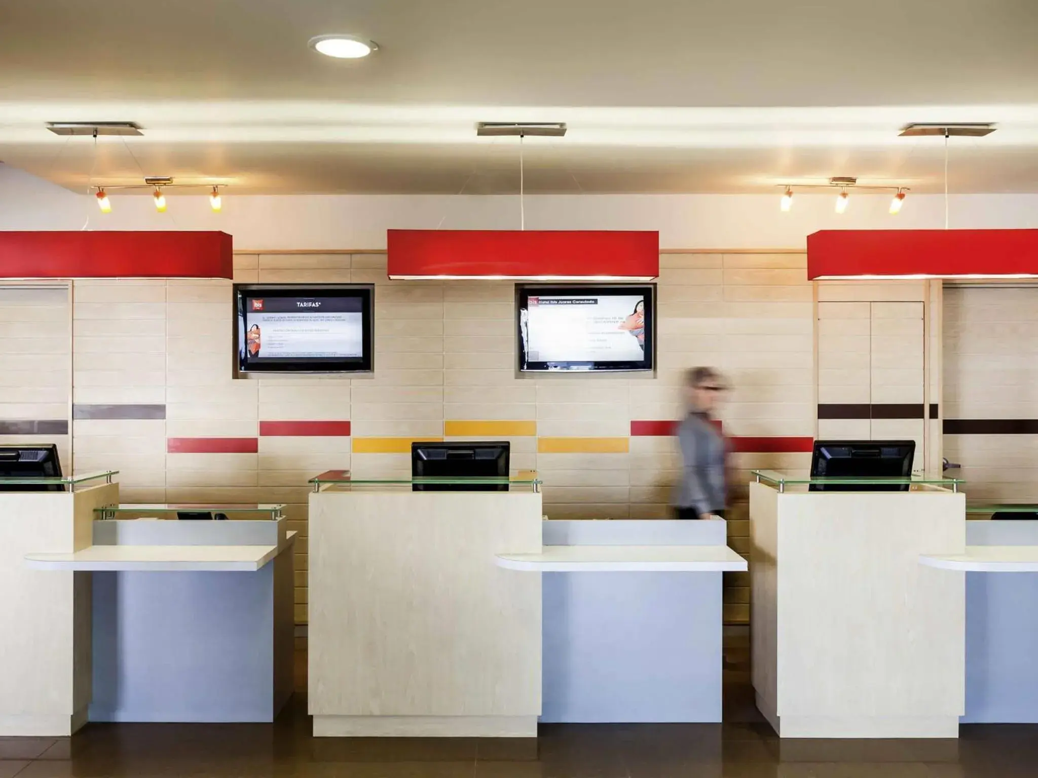 Property building in Ibis Juarez Consulado Property building in Ibis Juarez Consulado