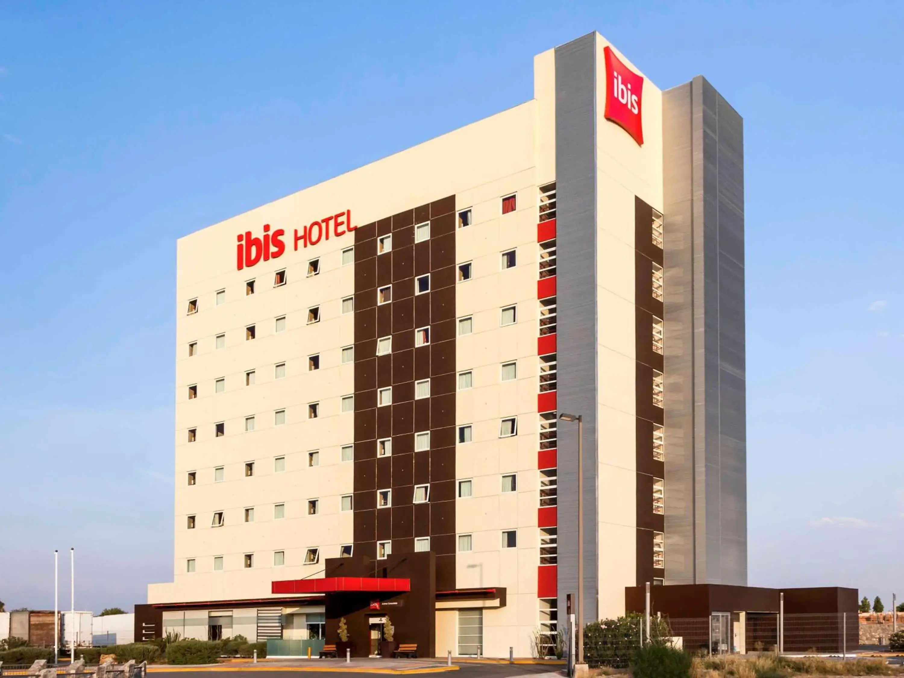 Property building in Ibis Juarez Consulado Property building in Ibis Juarez Consulado