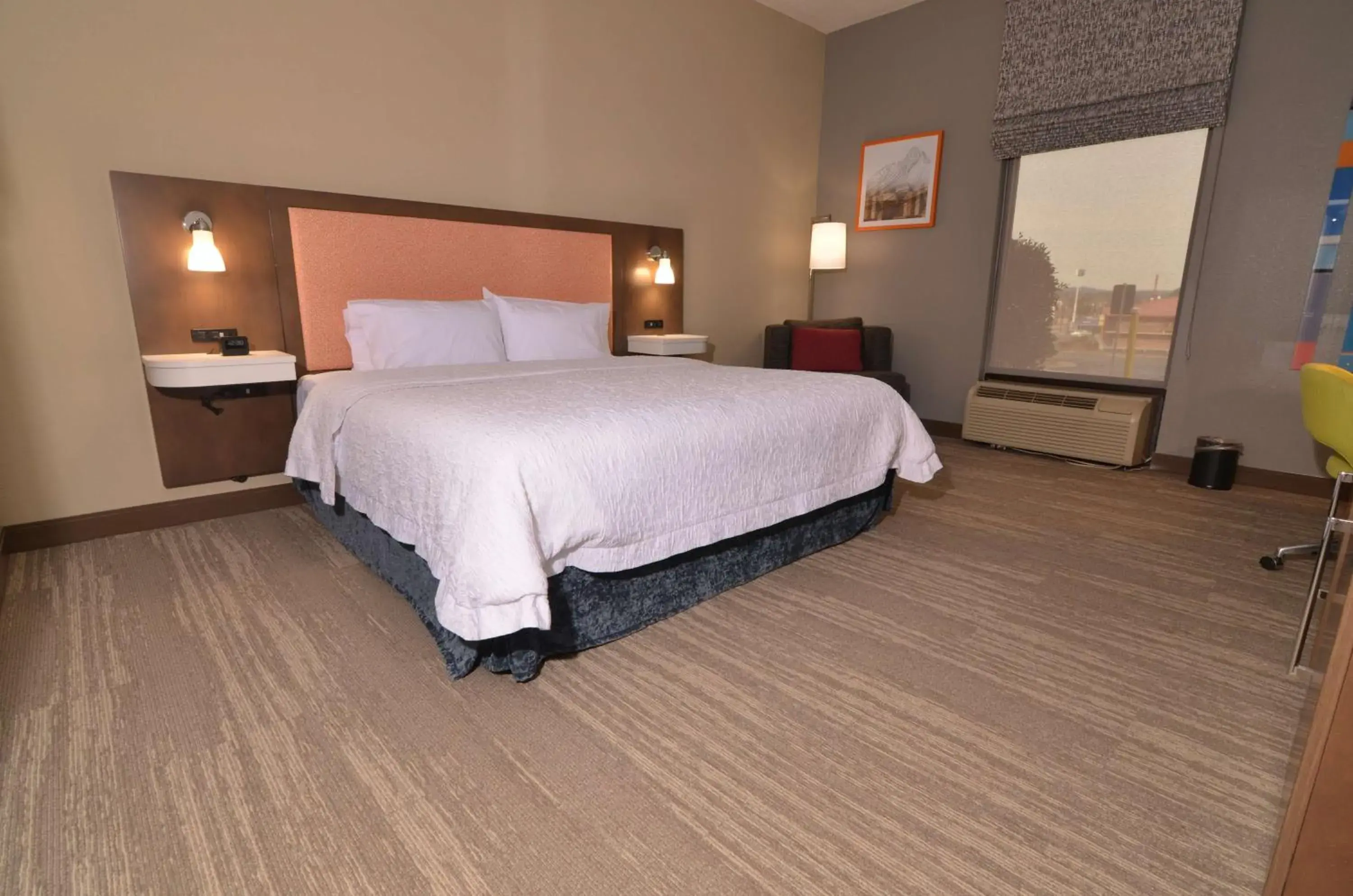 Bed in Hampton Inn Fort Payne Bed in Hampton Inn Fort Payne