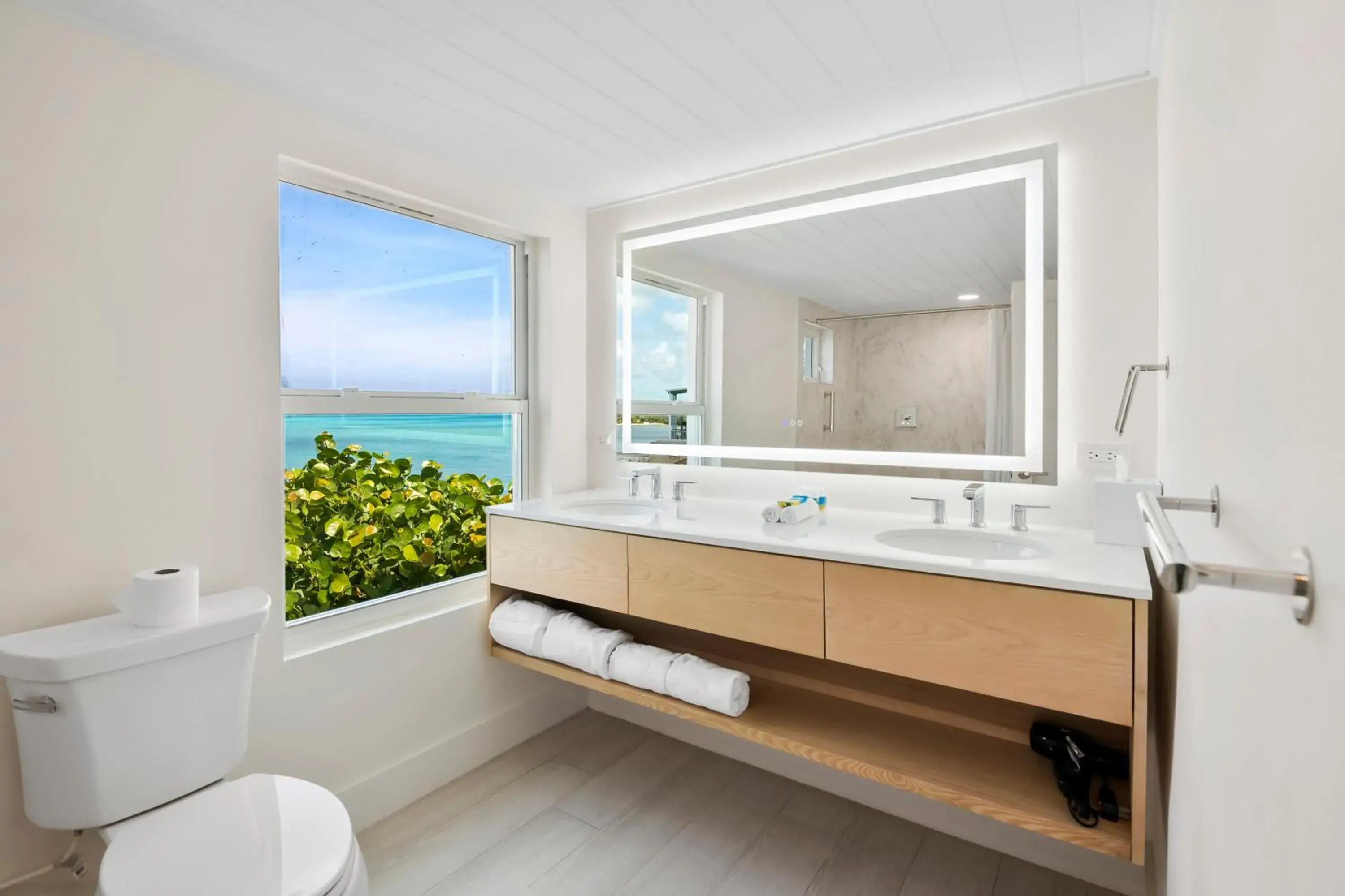 FS4 Family Suite - 1 King and 2 Twins in Peace and Plenty Resort FS4 Family Suite - 1 King and 2 Twins in Peace and Plenty Resort