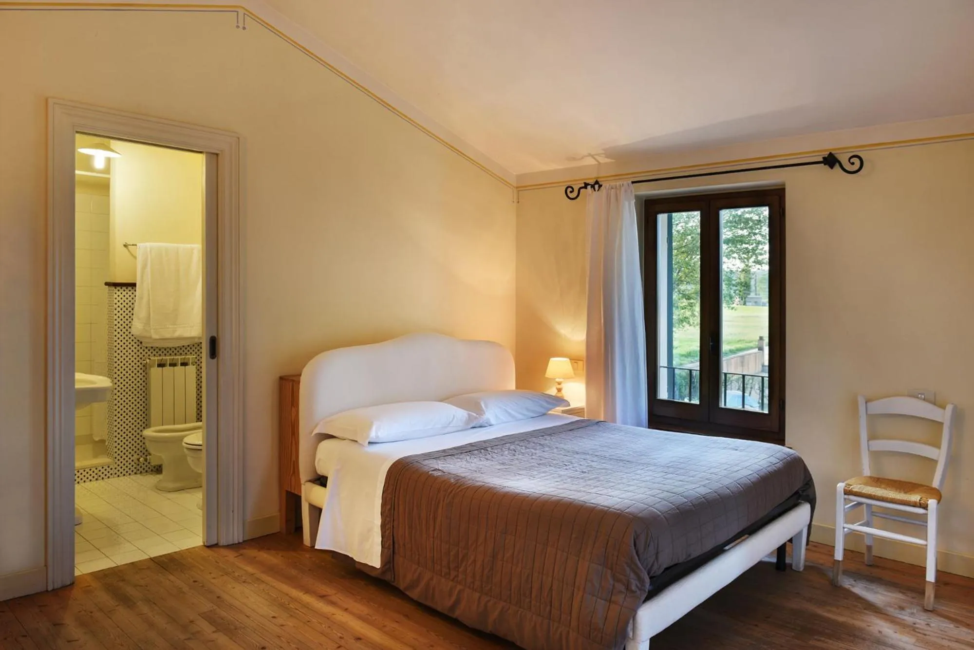Bathroom, Bed in Hotel Villaggio Le Stelline