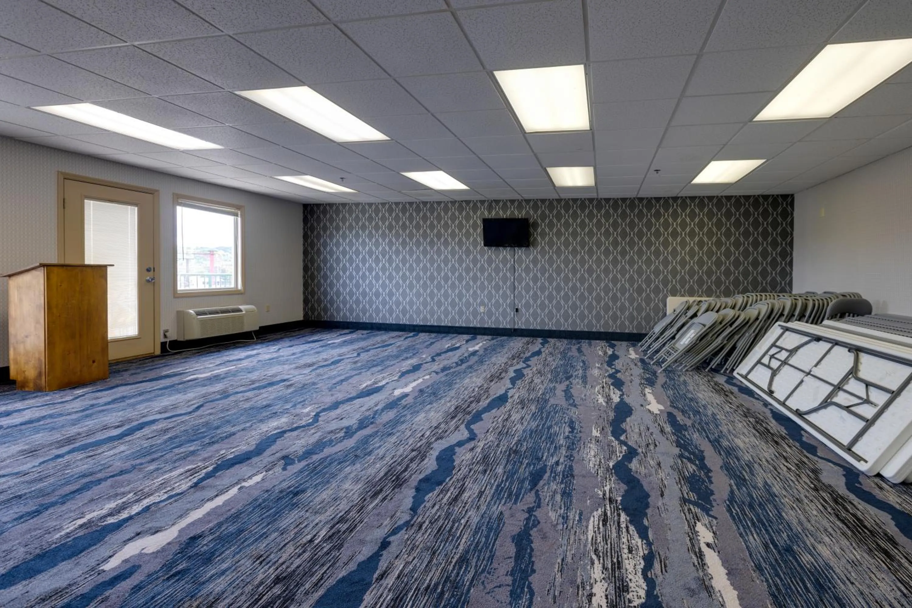 Photo of the whole room in Park Grove Inn