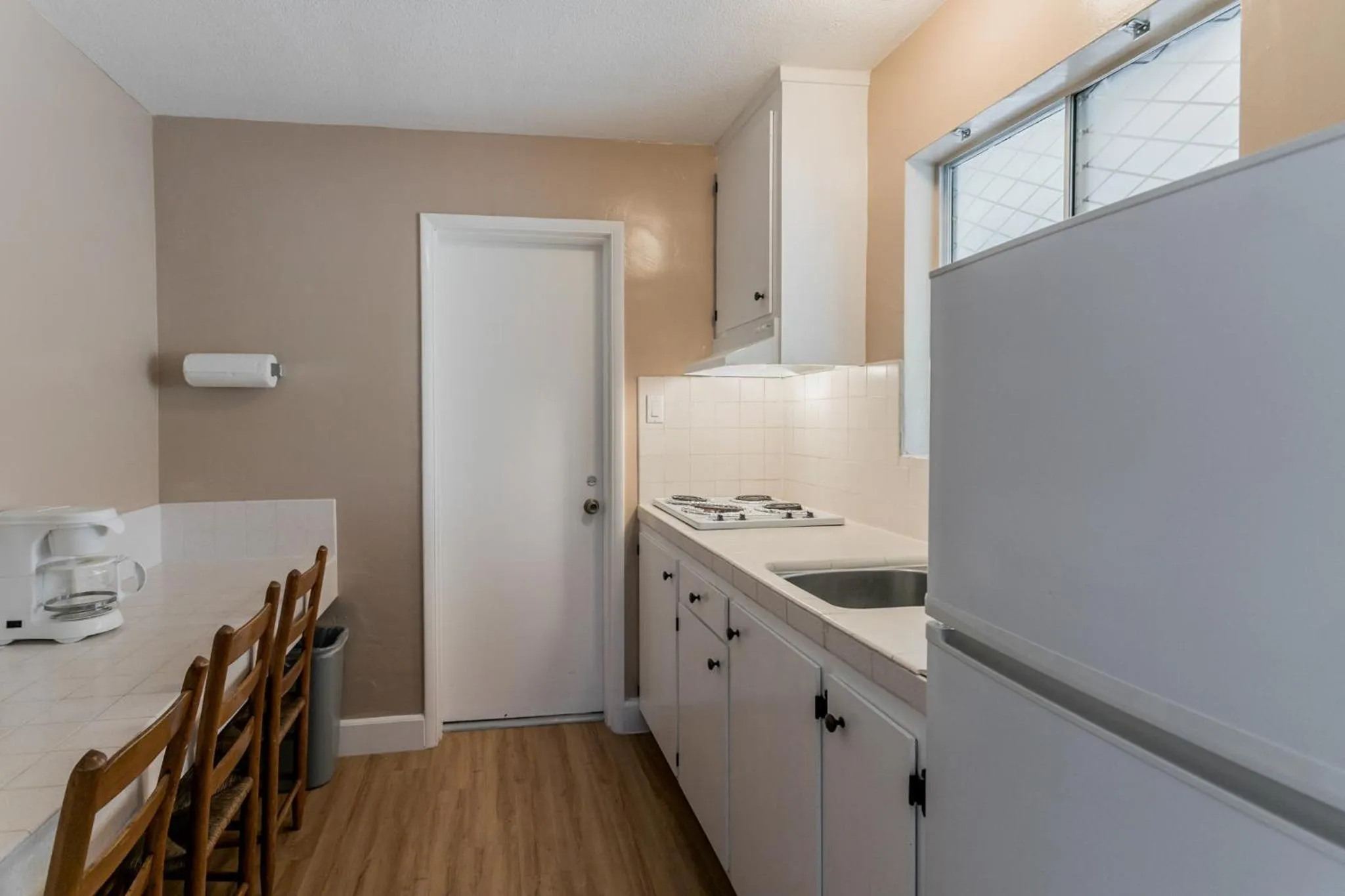 Kitchen or kitchenette in Skylark Shores Resort