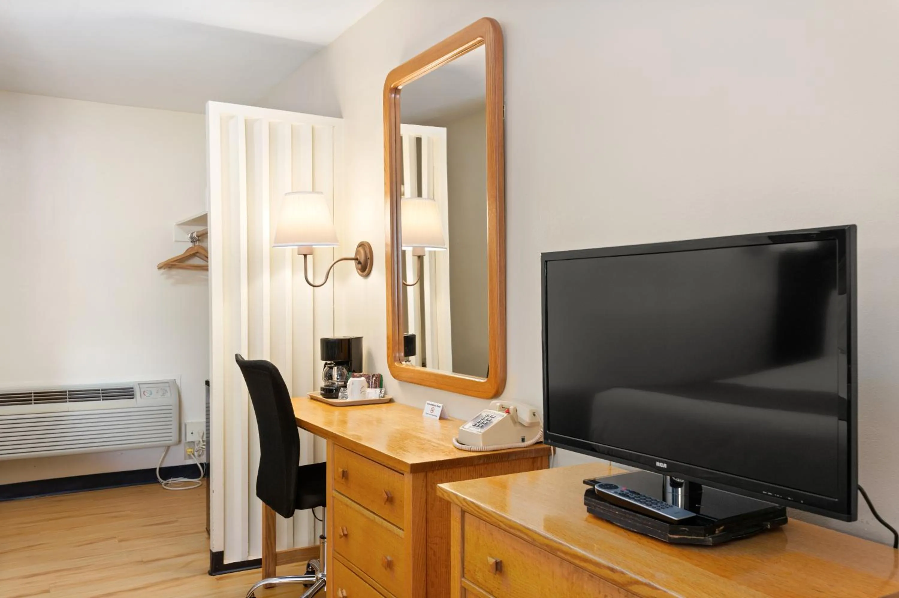 TV and multimedia in Skylark Shores Resort