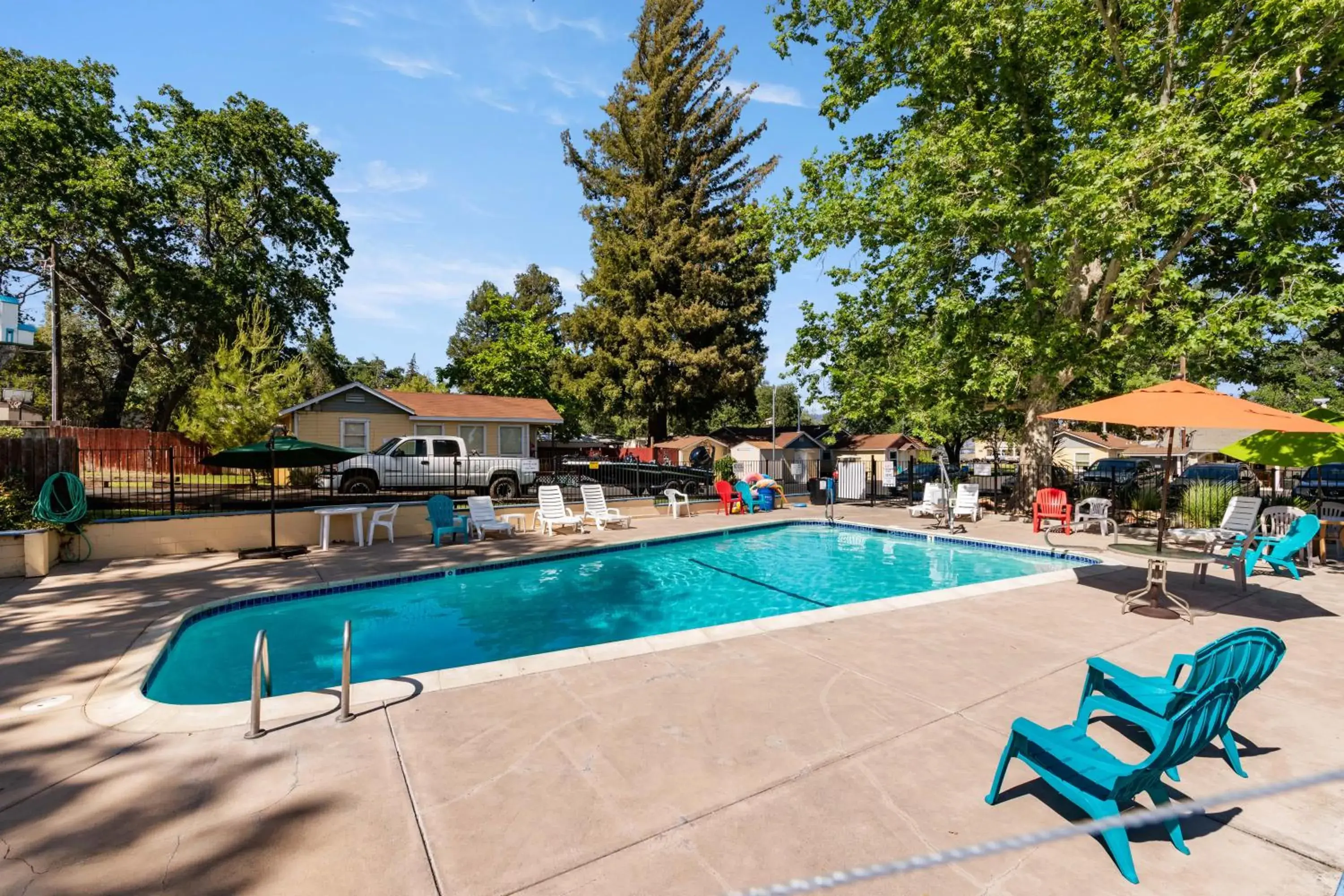 Swimming pool in Skylark Shores Resort Swimming pool in Skylark Shores Resort