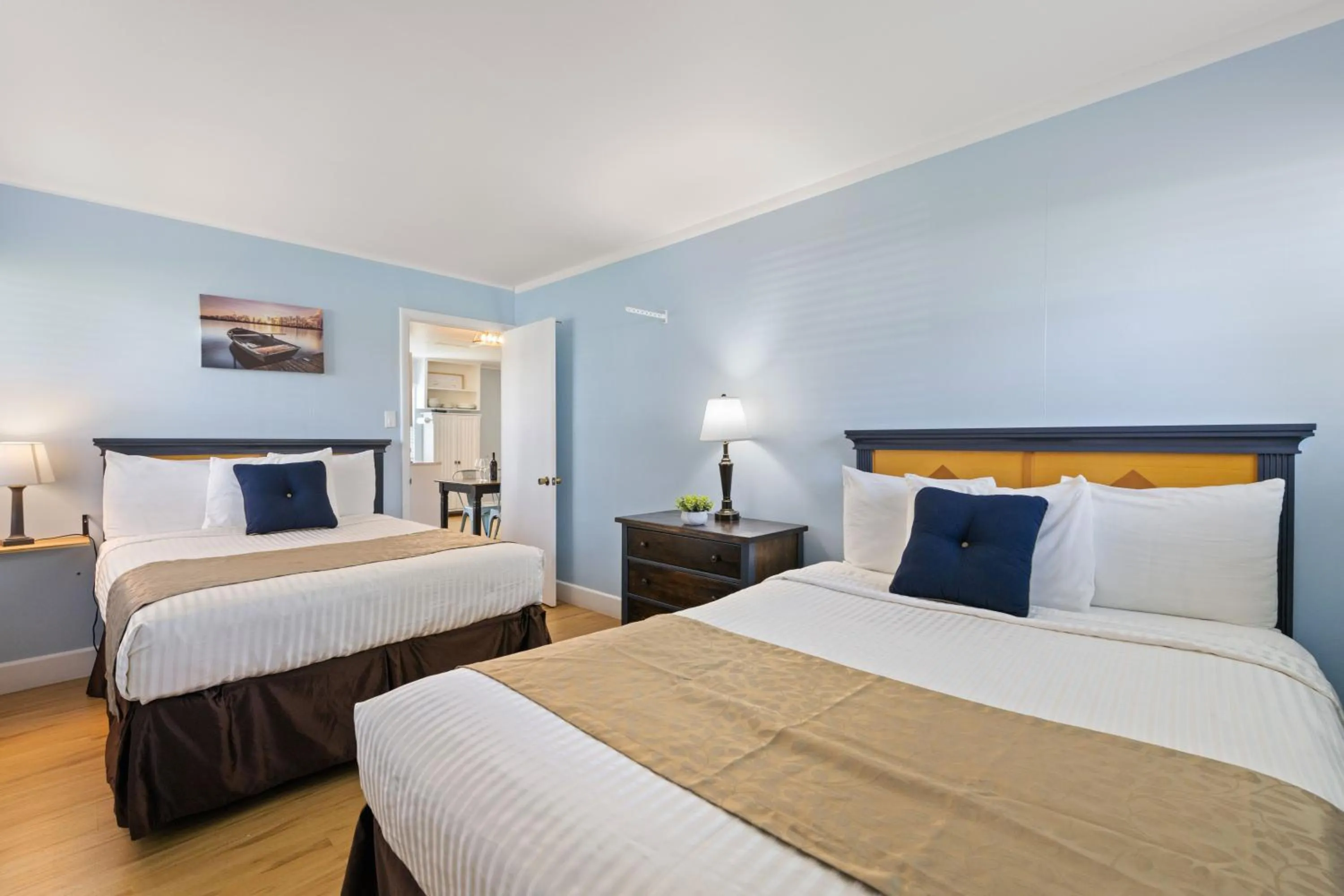 Photo of the whole room, Bed in Skylark Shores Resort