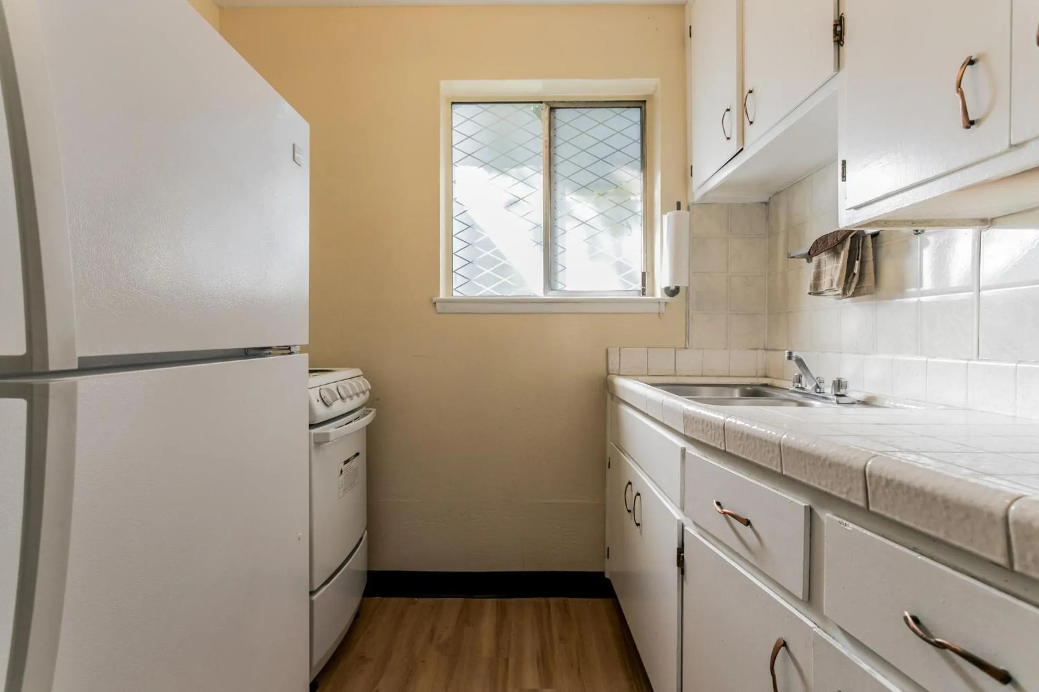 Kitchen or kitchenette in Skylark Shores Resort
