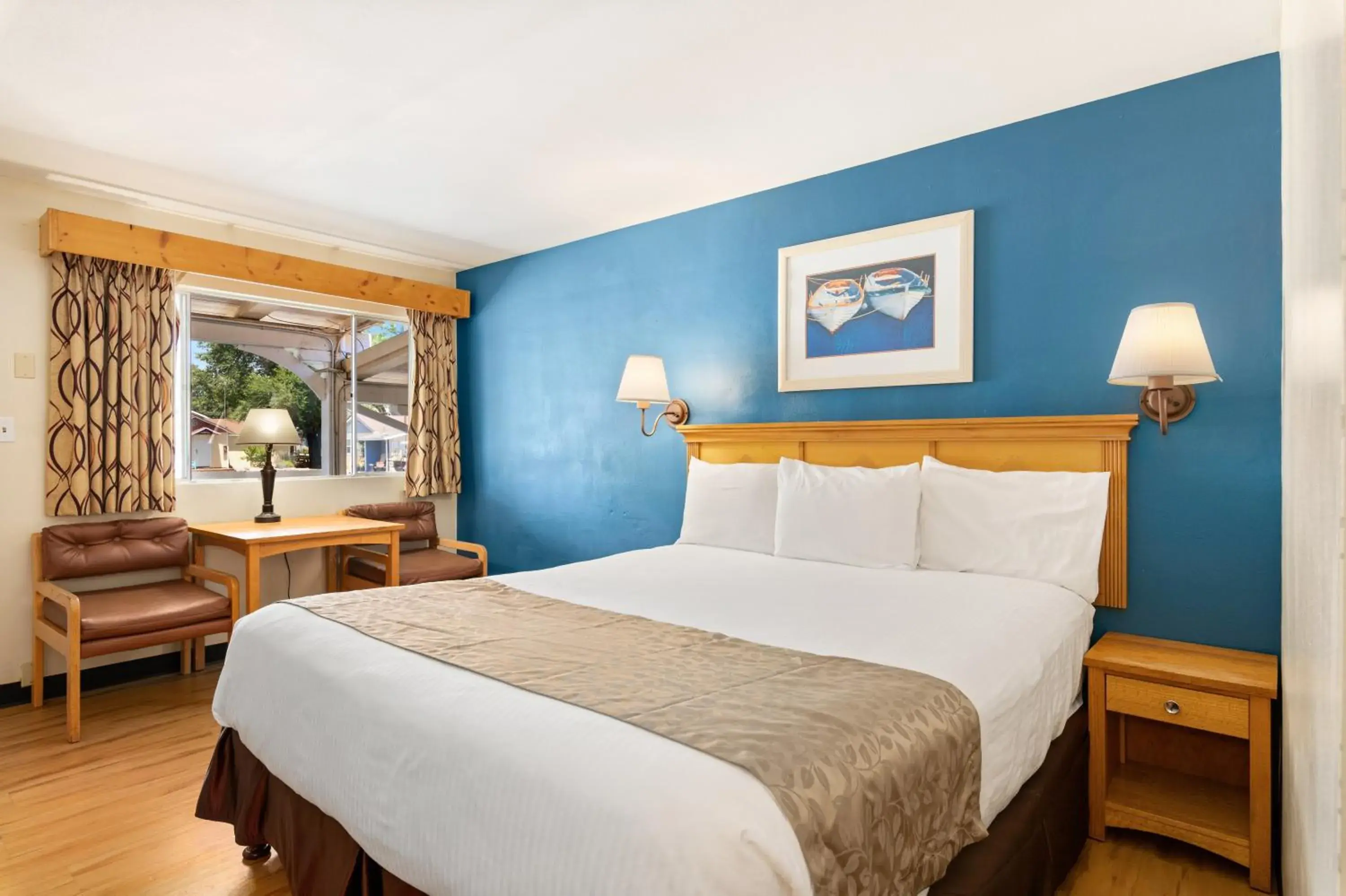 King Room - Poolside in Skylark Shores Resort King Room - Poolside in Skylark Shores Resort