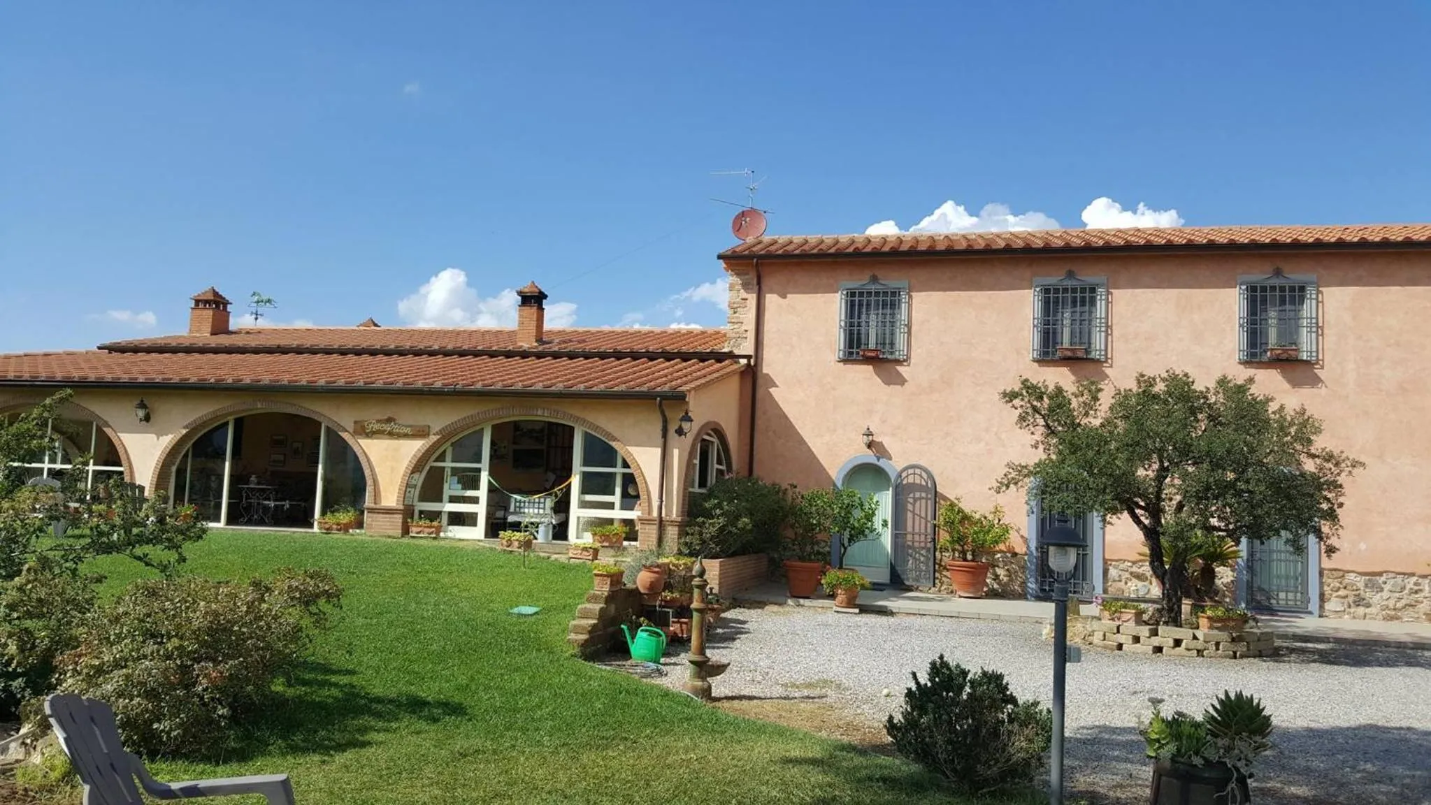 Facade/entrance in La Locanda della Vecchia Hosteria