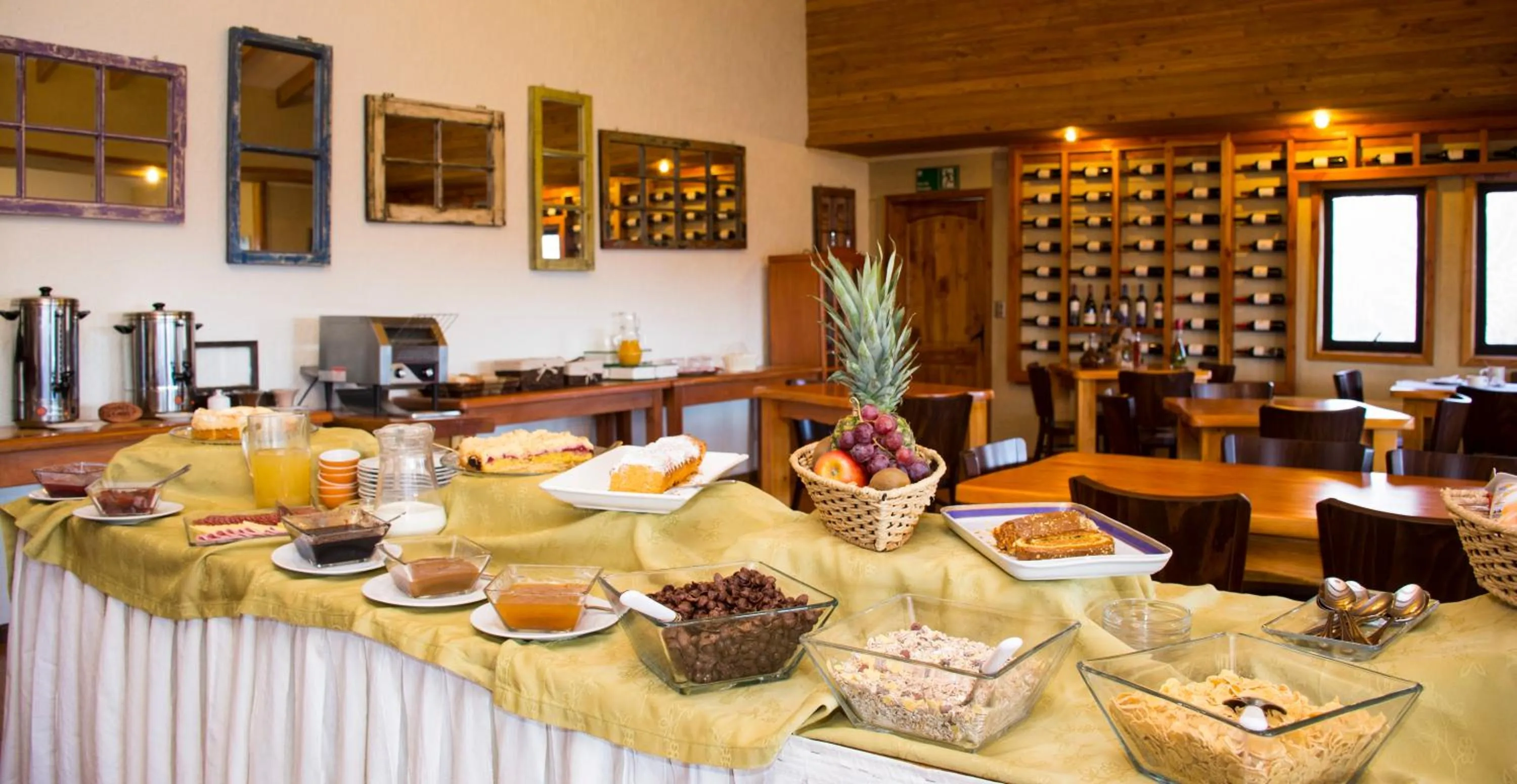 Restaurant/places to eat in Hotel Borde Lago