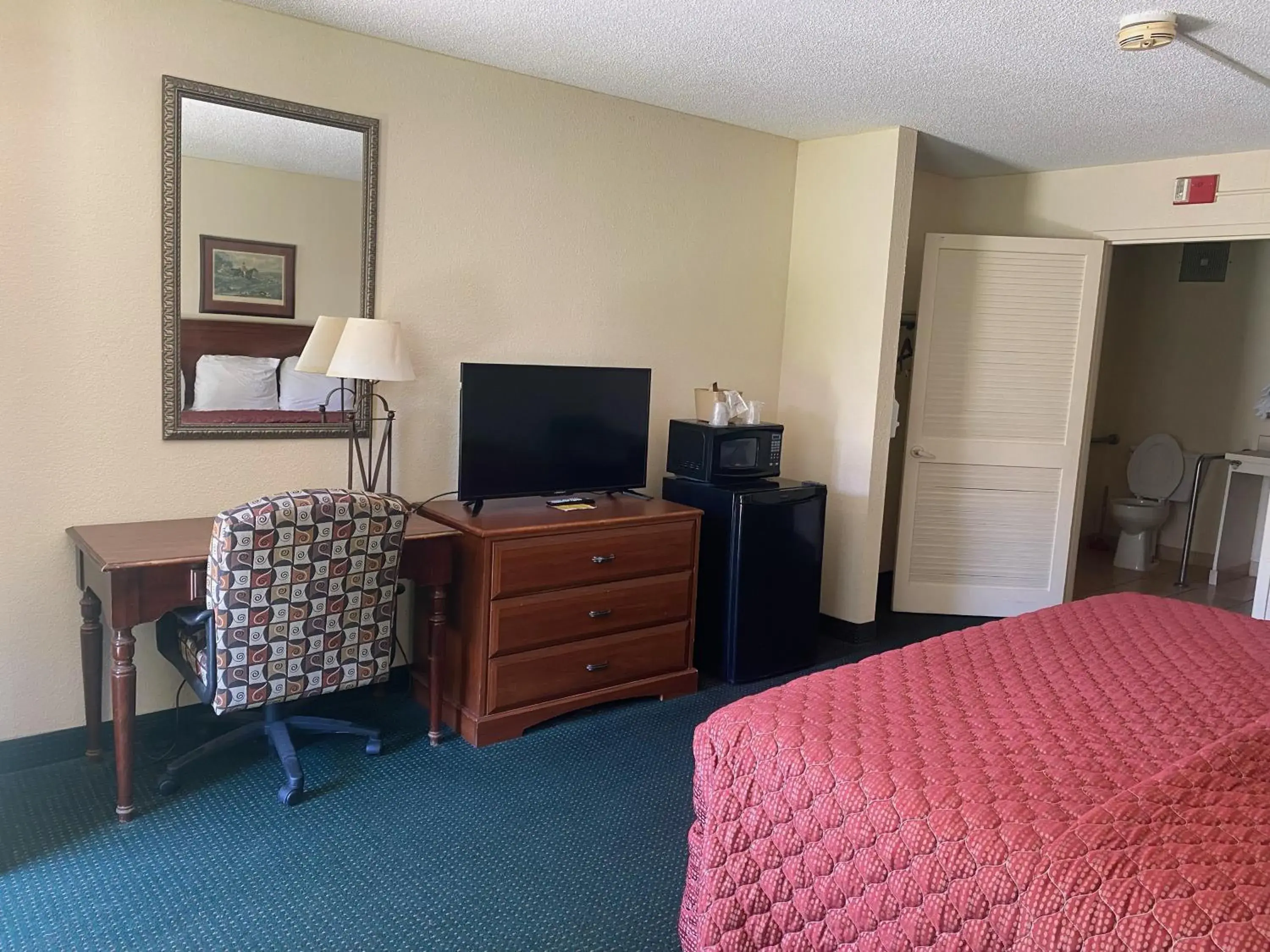 TV/Entertainment Center in Motel 6 Sandersville, GA