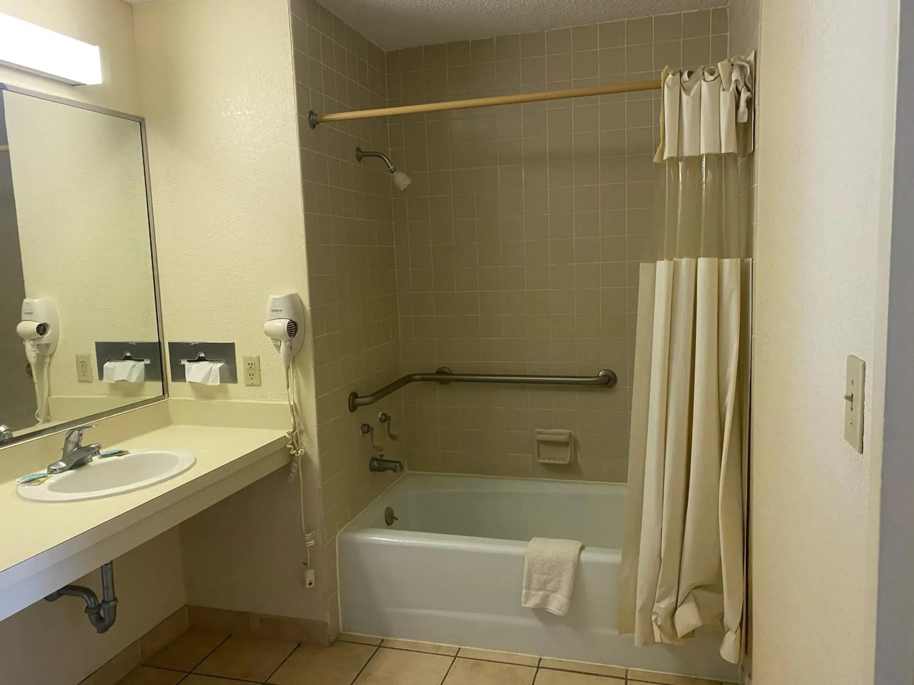 Bathroom in Motel 6 Sandersville, GA