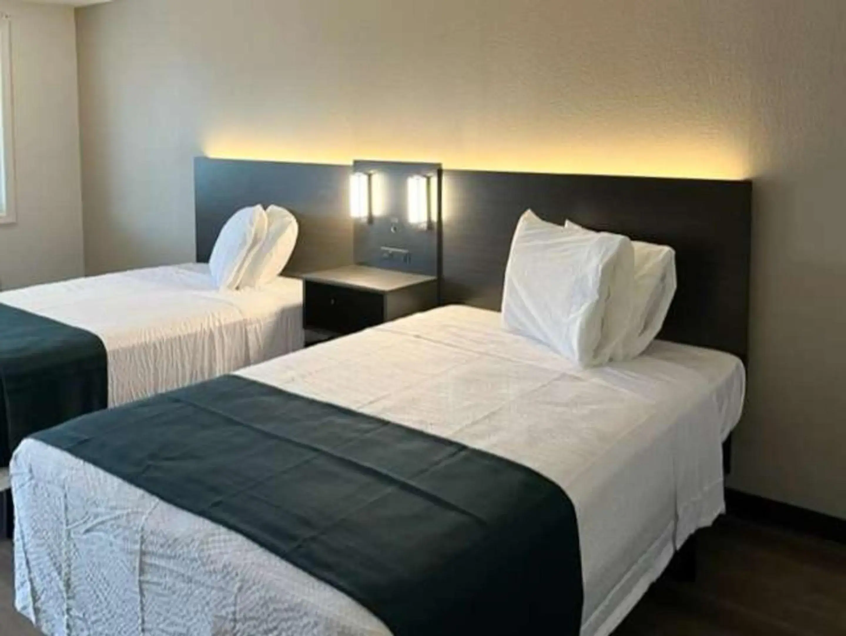 Bedroom, Bed in Motel 6 Sandersville, GA Bedroom, Bed in Motel 6 Sandersville, GA