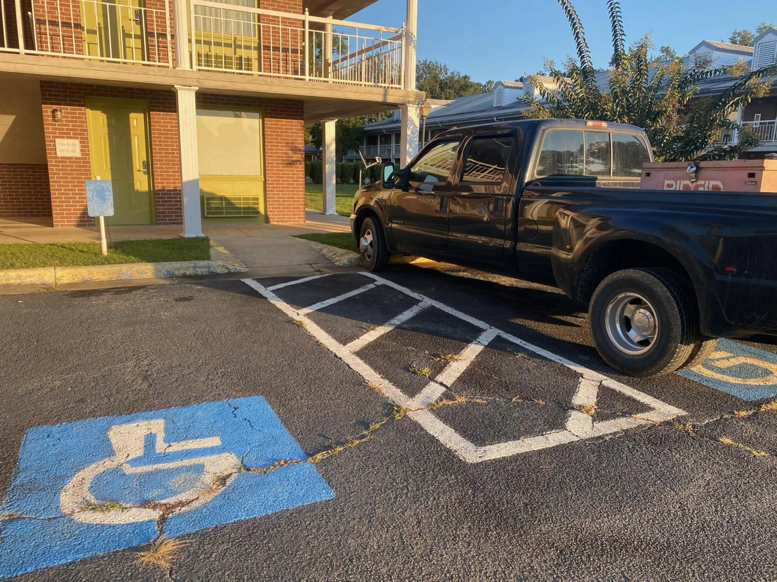 Facility for disabled guests in Motel 6 Sandersville, GA