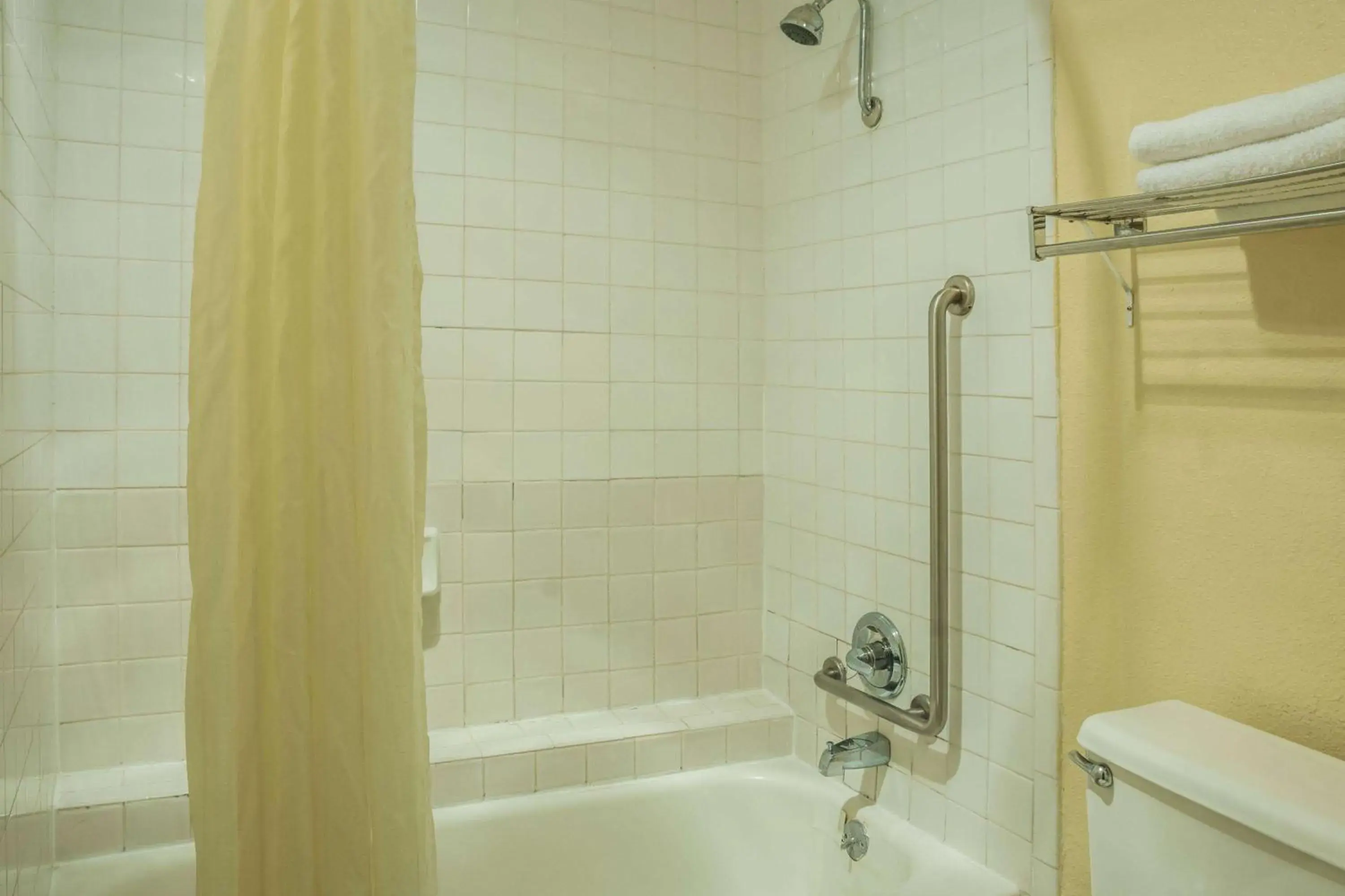 Photo of the whole room in Super 8 by Wyndham San Marcos Photo of the whole room in Super 8 by Wyndham San Marcos