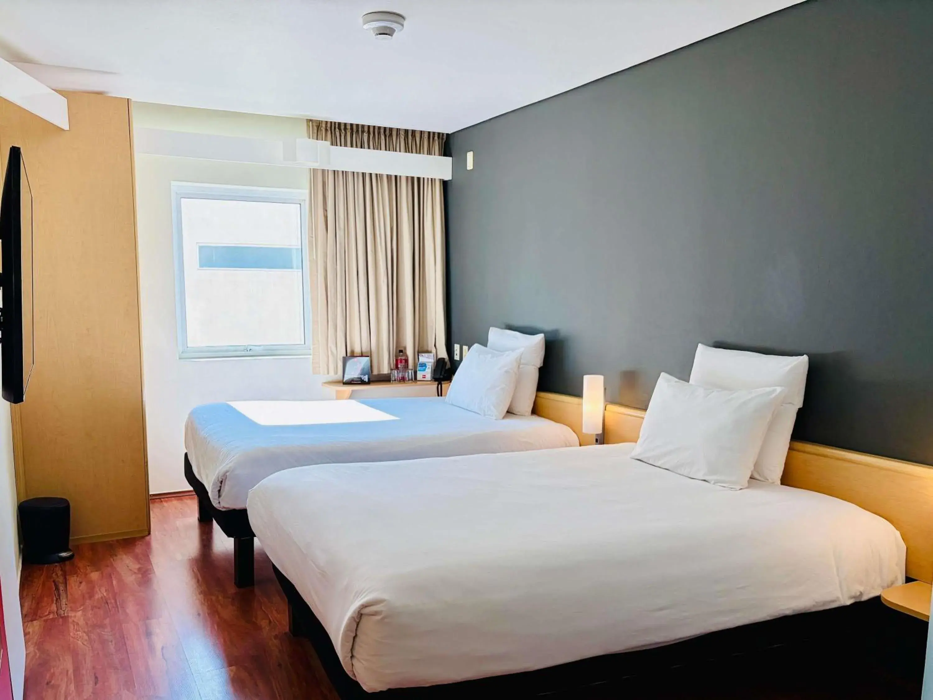 Bedroom, Bed in Ibis Monterrey Valle Bedroom, Bed in Ibis Monterrey Valle