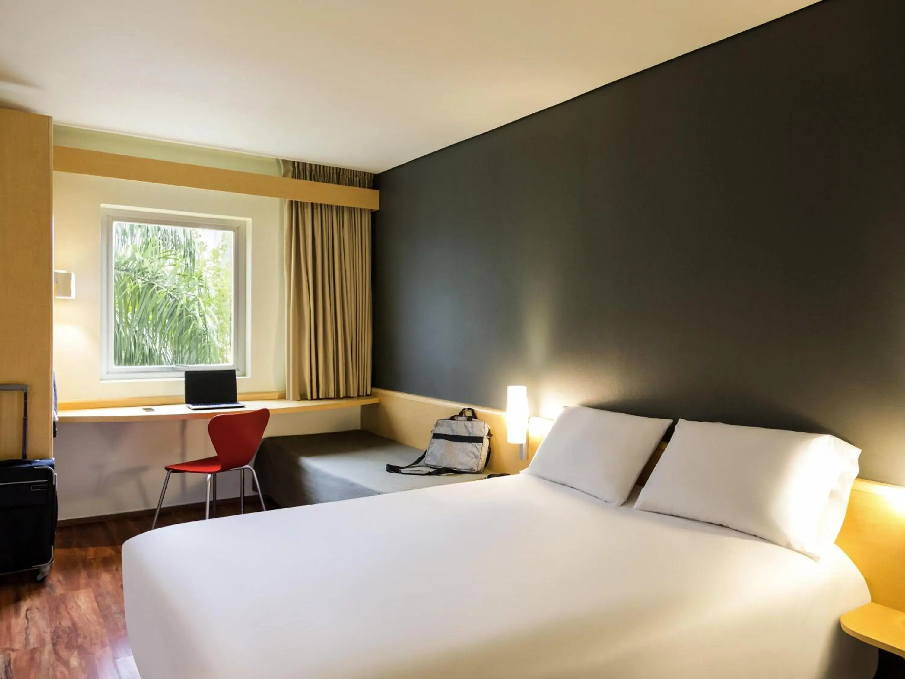 Bedroom, Bed in Ibis Monterrey Valle Bedroom, Bed in Ibis Monterrey Valle