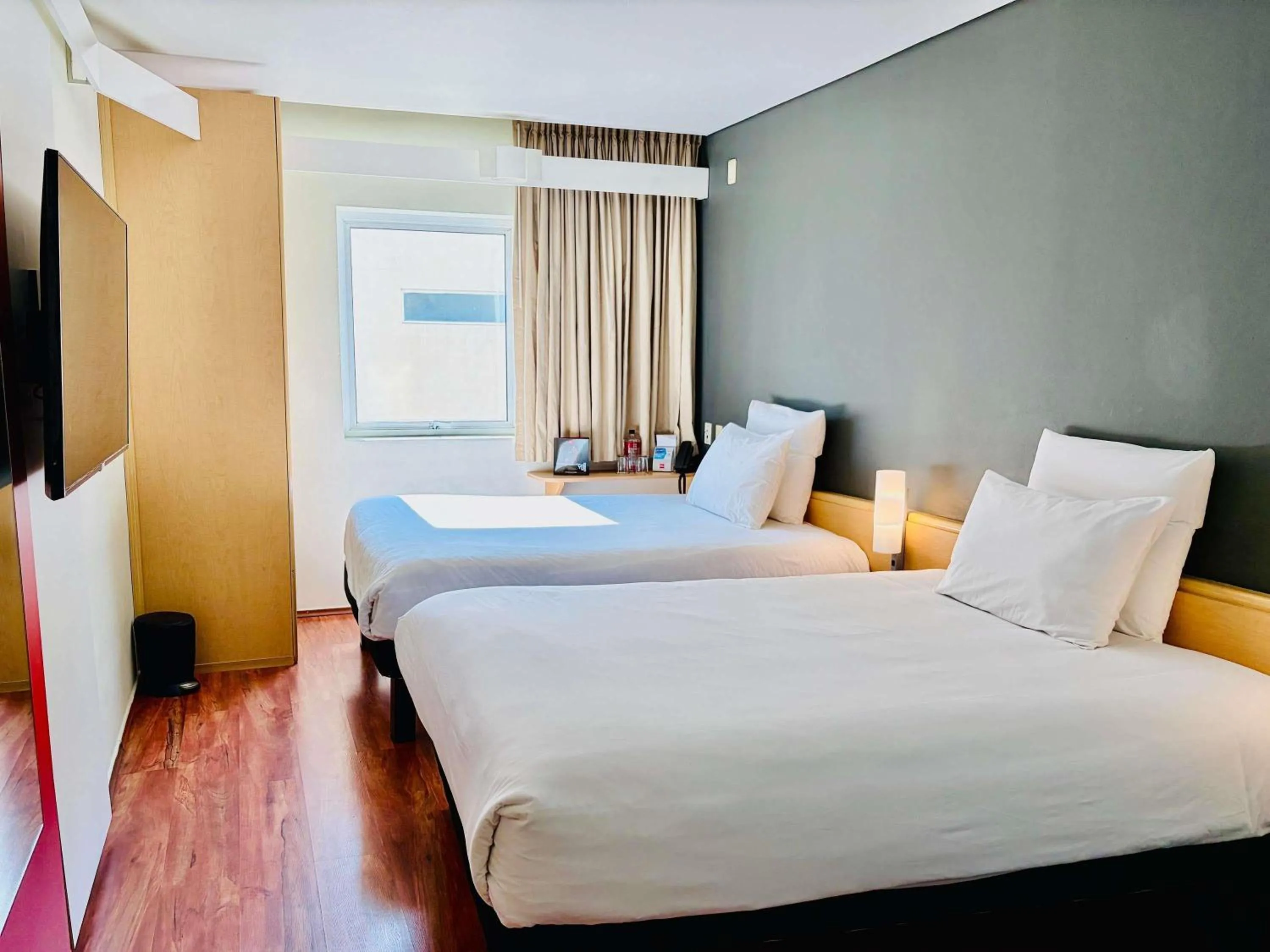 Bedroom, Bed in Ibis Monterrey Valle