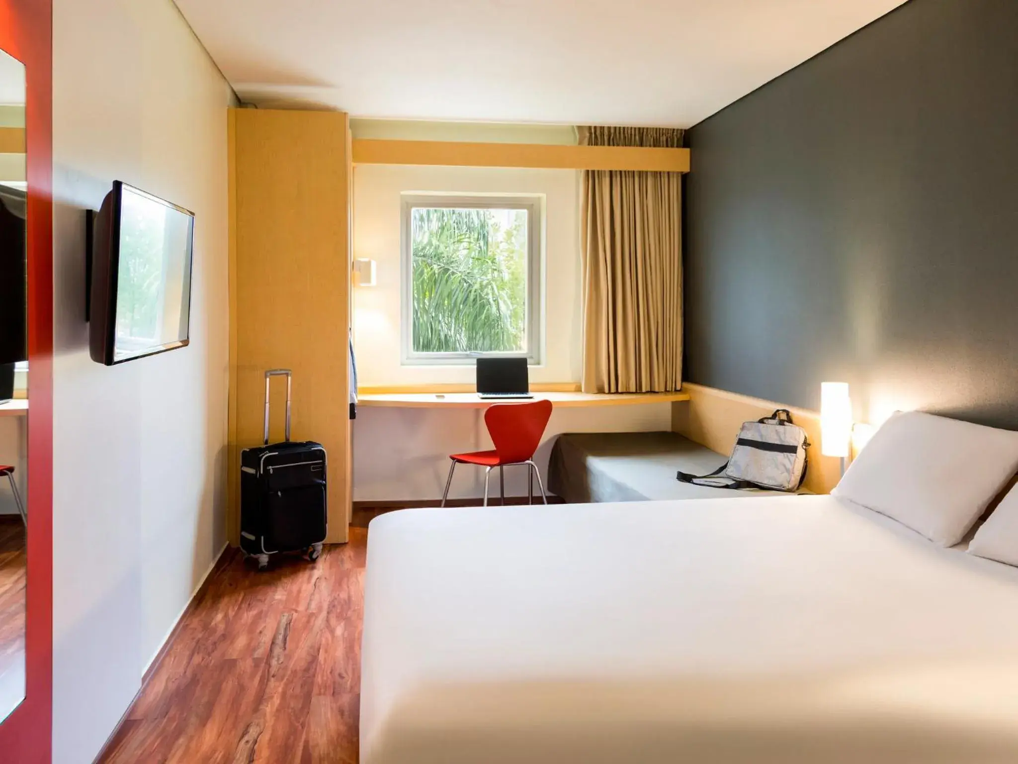 Bedroom, Bed in Ibis Monterrey Valle Bedroom, Bed in Ibis Monterrey Valle