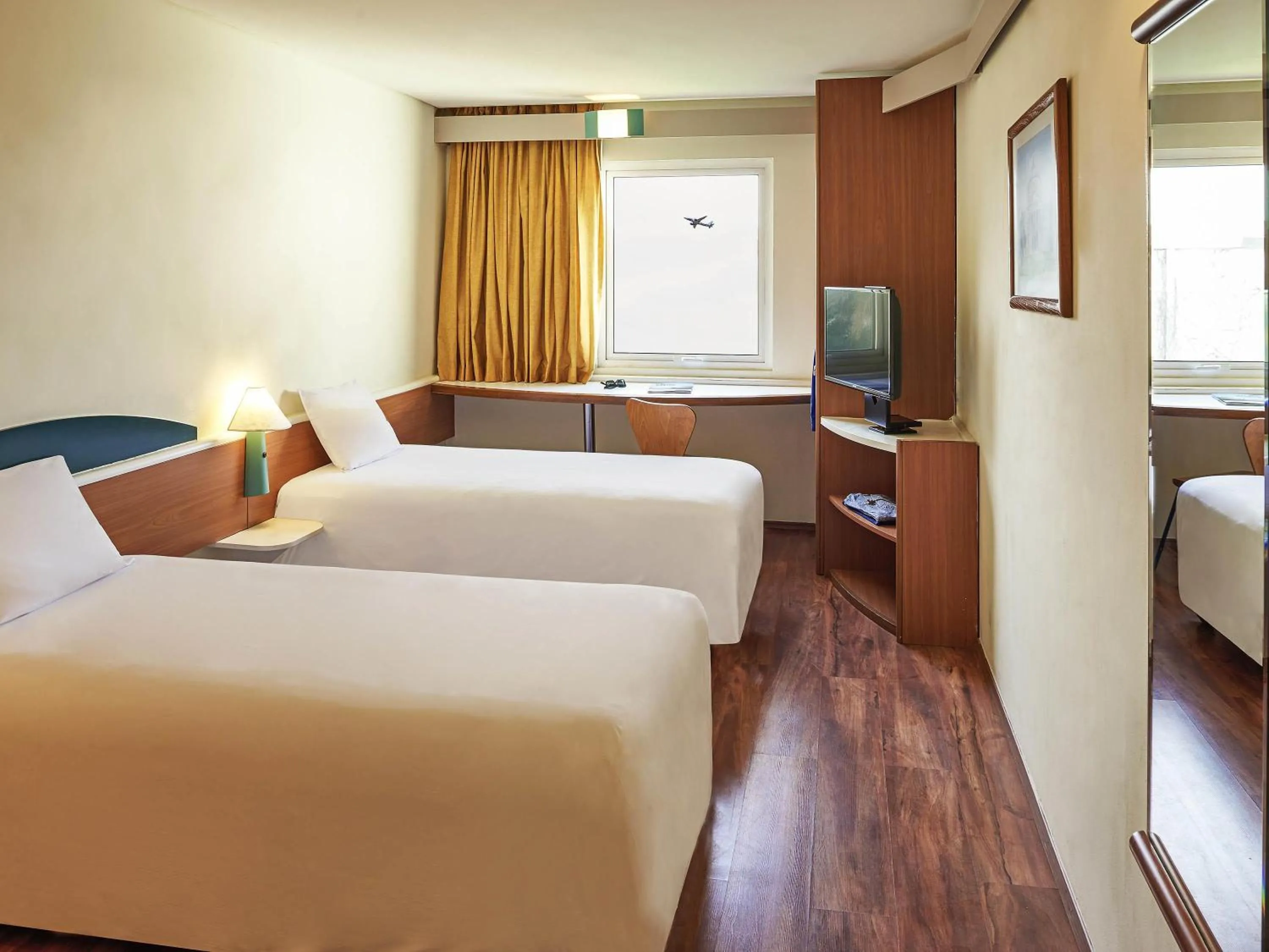 Bedroom, Bed in Ibis Monterrey Aeropuerto