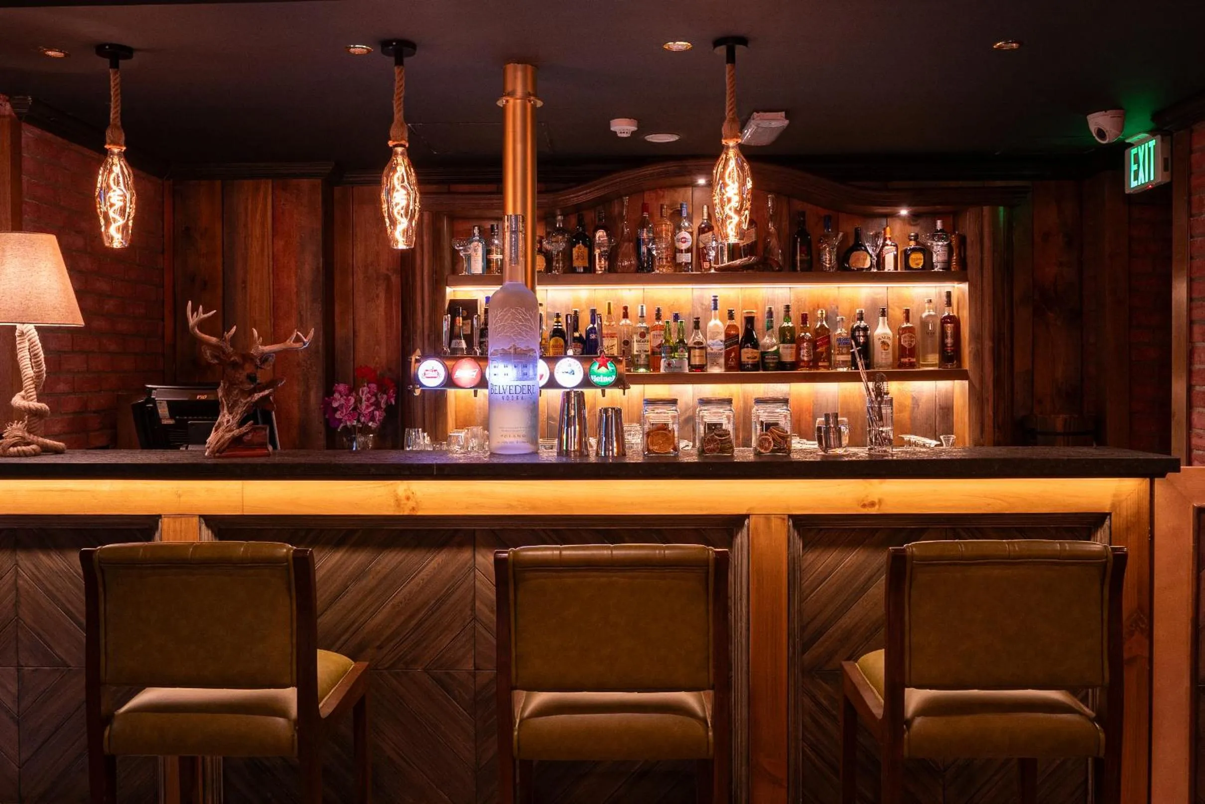 Lounge or bar in President Hotel