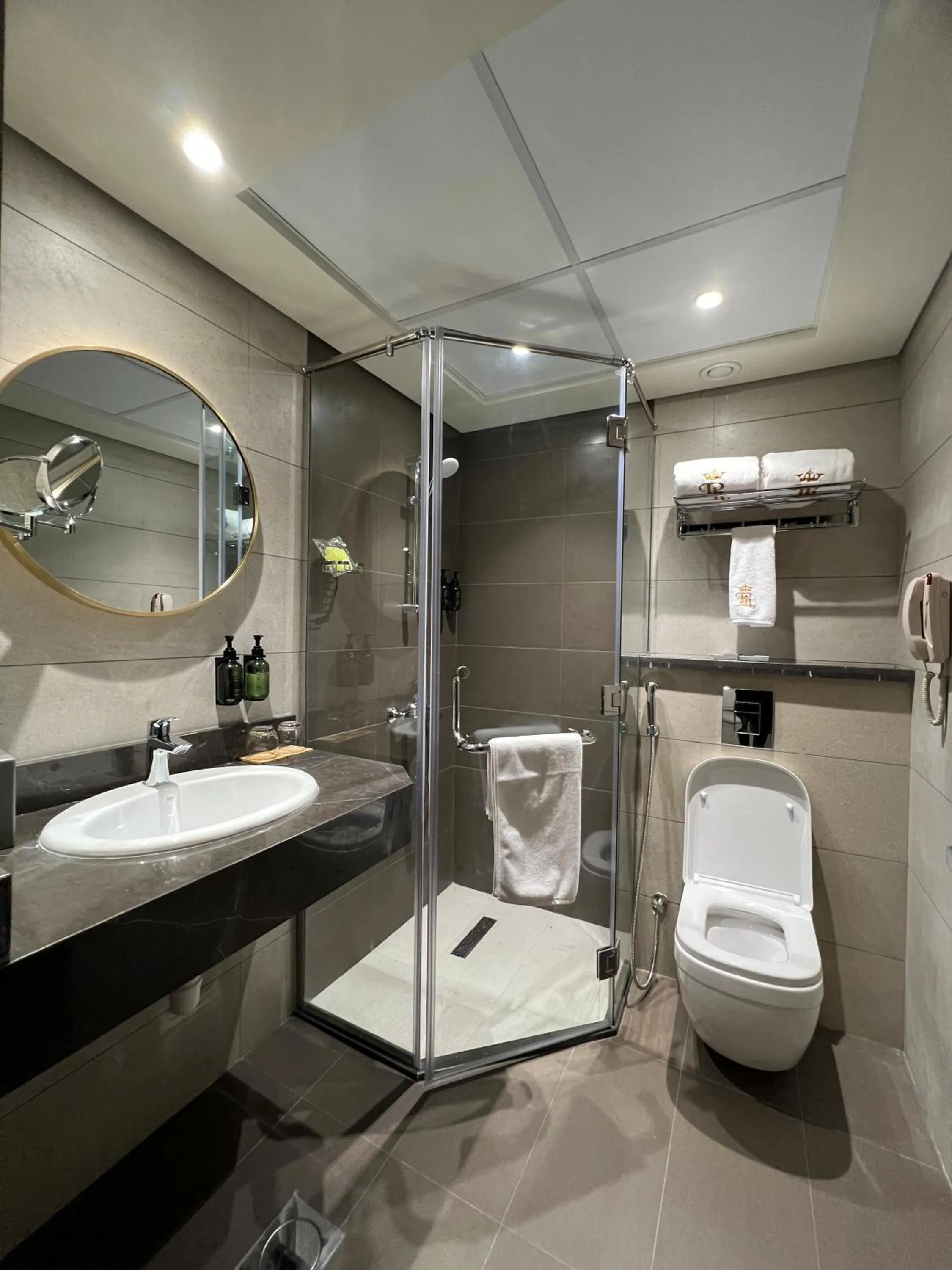 Shower in President Hotel