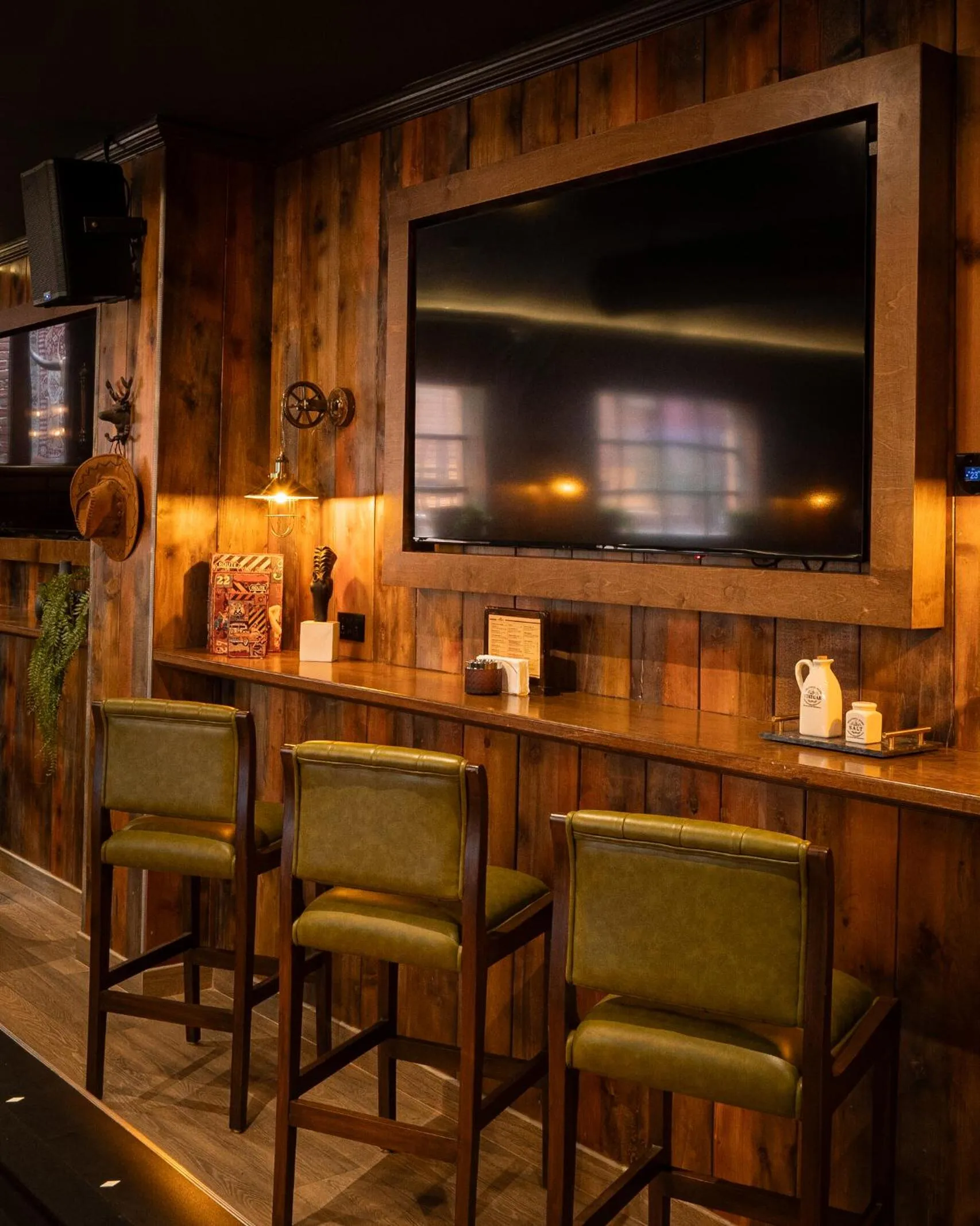 Nightclub / DJ in President Hotel