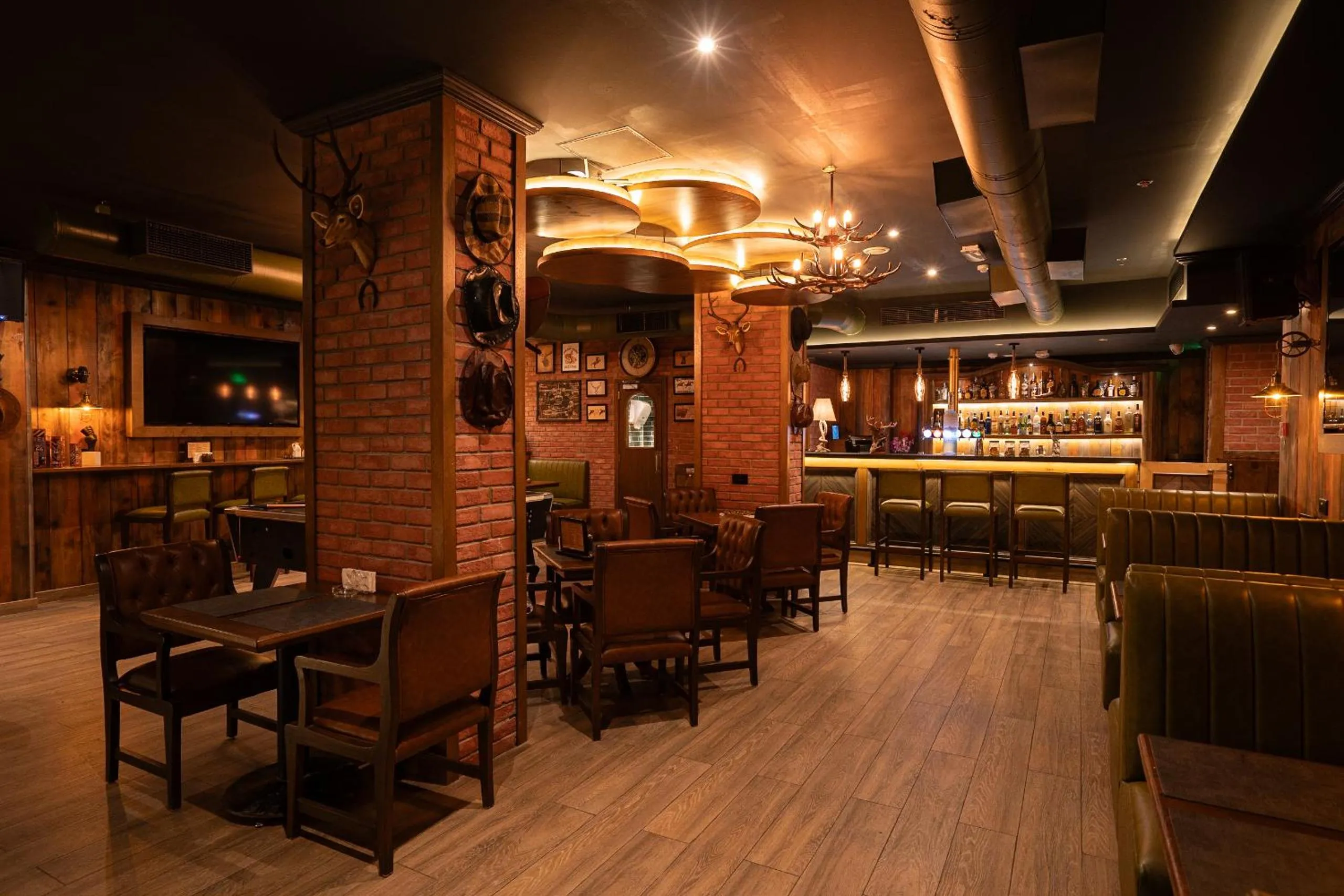 Nightclub / DJ in President Hotel