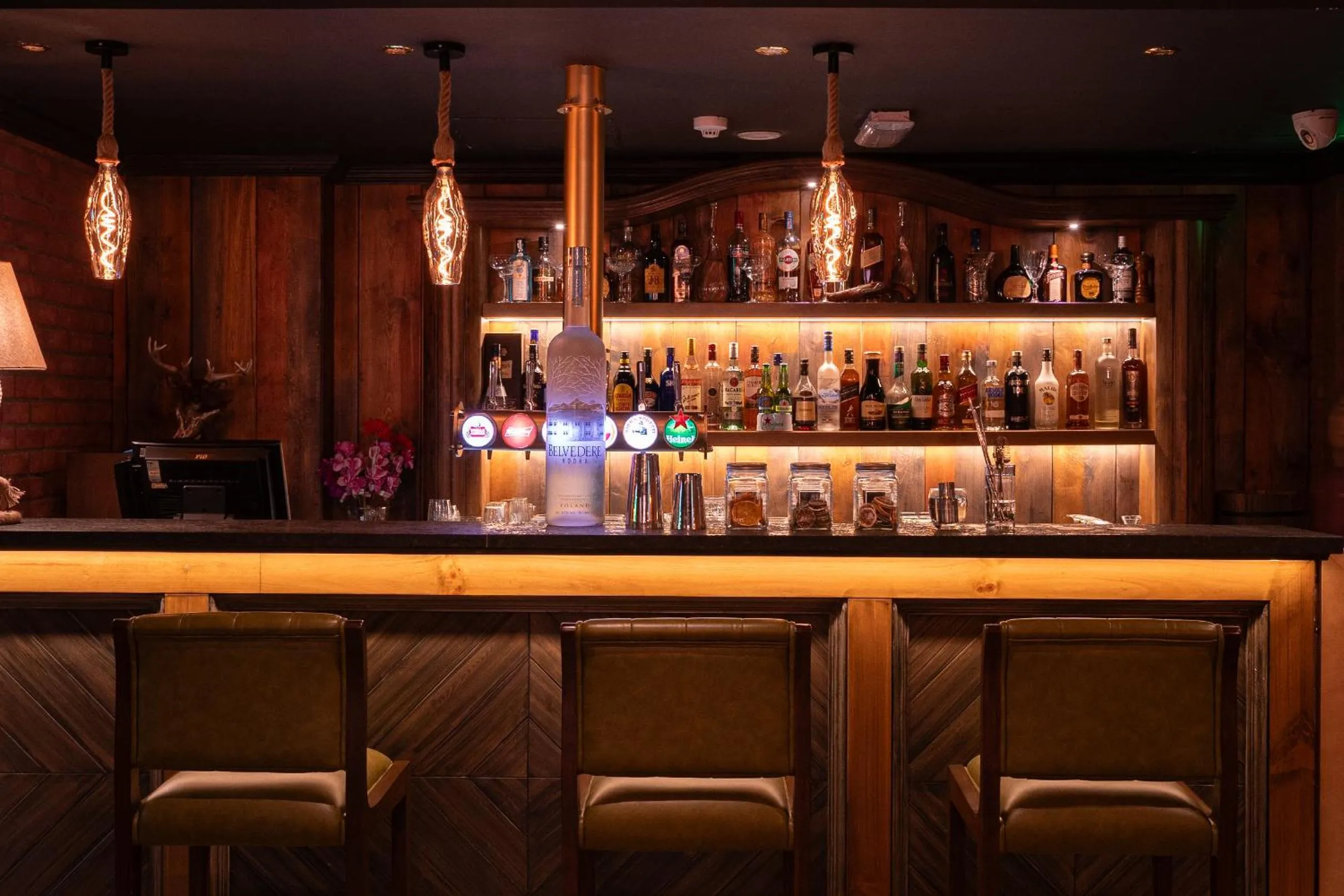 Nightclub / DJ in President Hotel