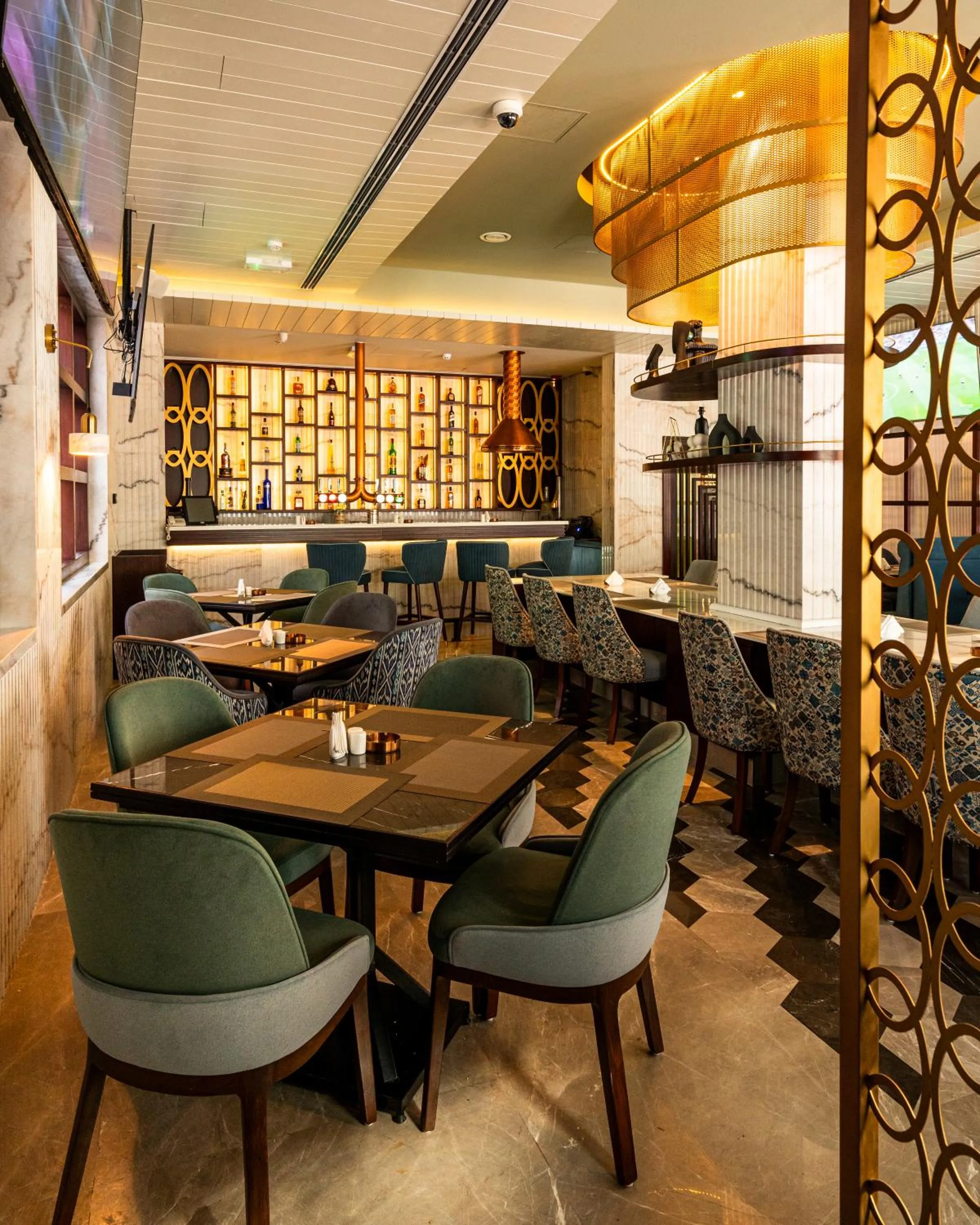 Restaurant/places to eat in President Hotel