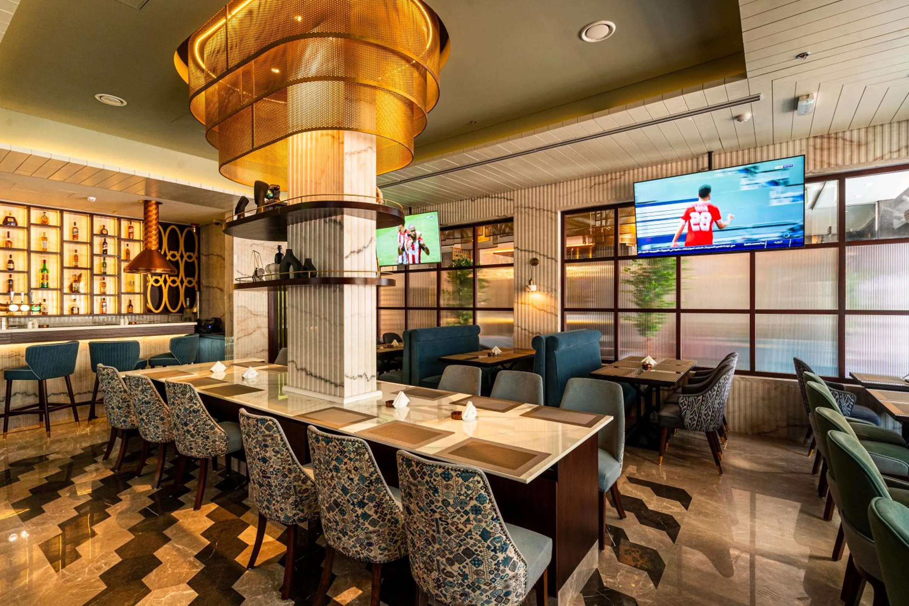 Restaurant/places to eat in President Hotel