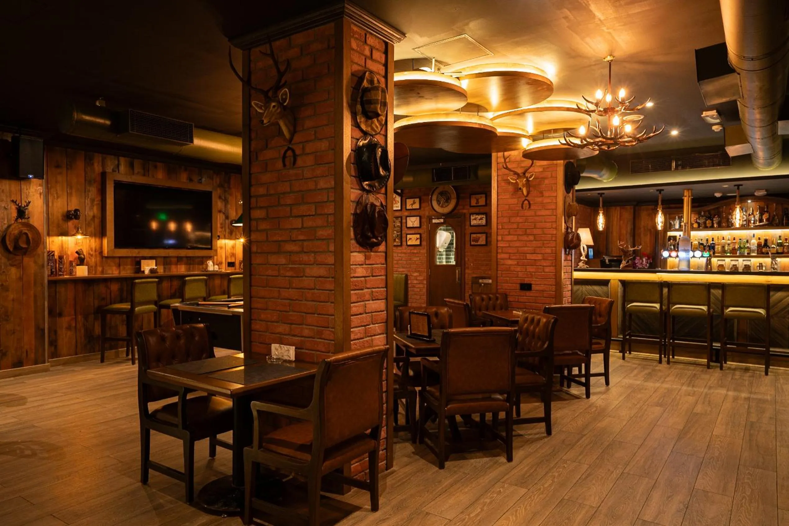 Restaurant/places to eat in President Hotel