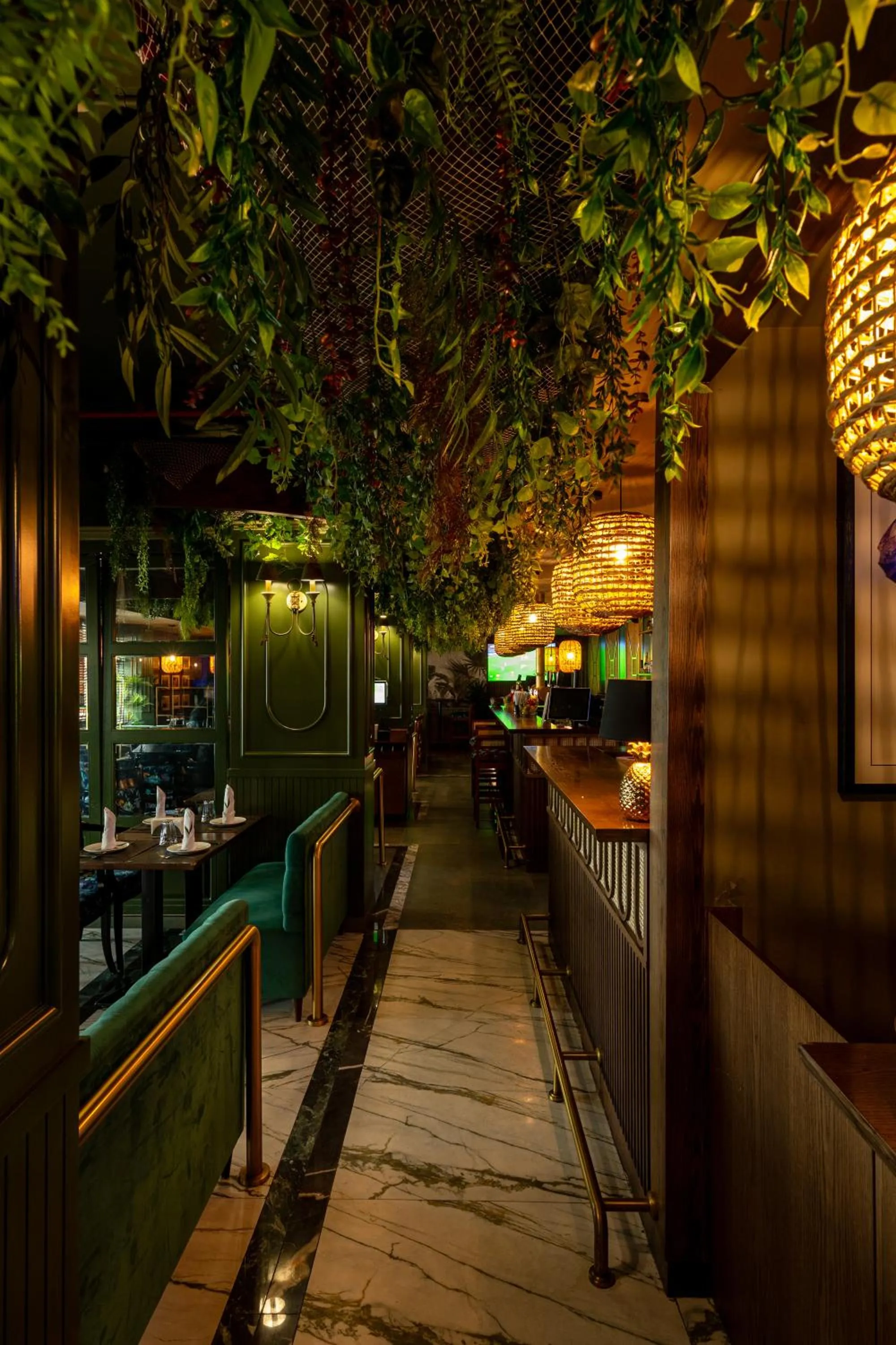 Restaurant/places to eat in President Hotel