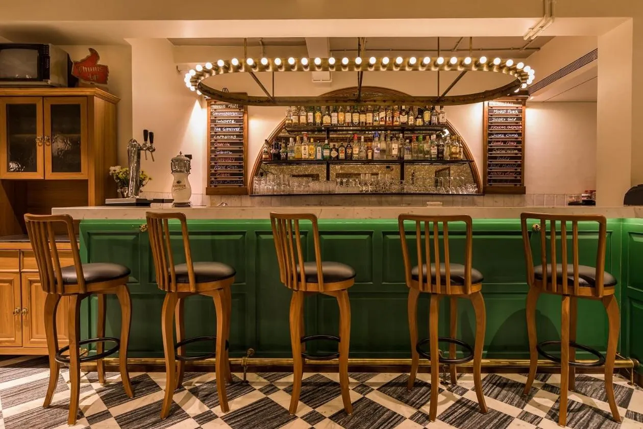 Restaurant/places to eat in Hotel Jewel of Chembur