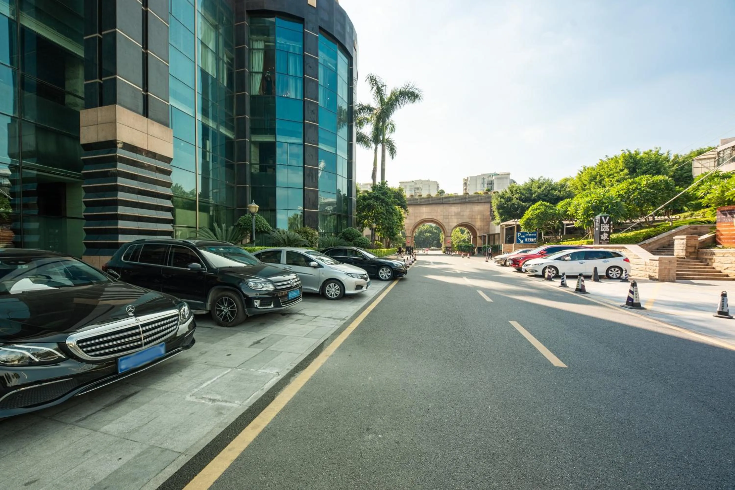 Parking in Shenzhen LANGYUE International Hotel