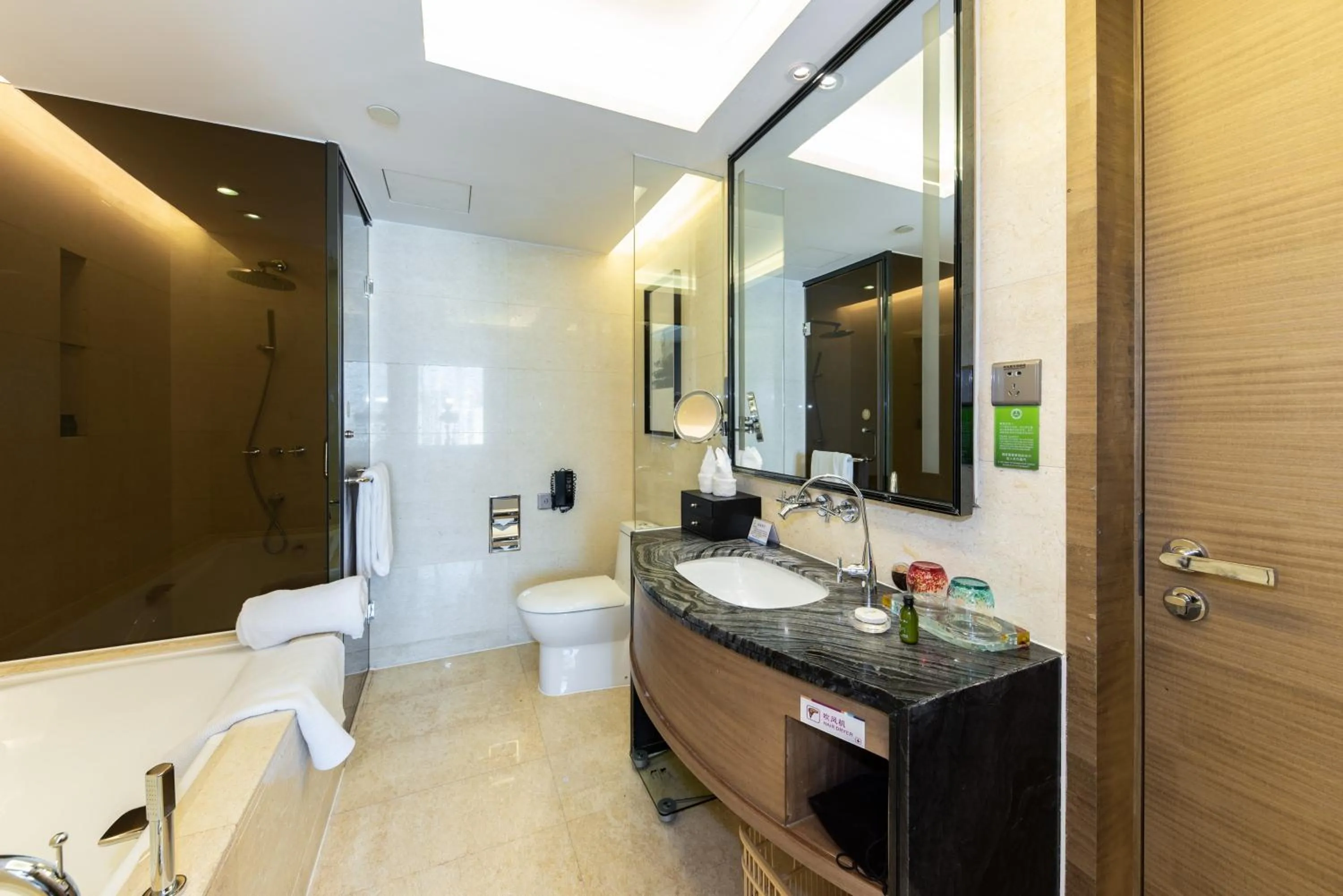 Shenzhen LANGYUE International Hotel