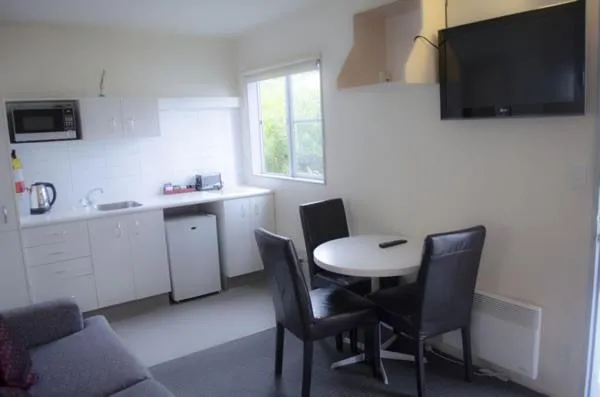 Dining area in Wellington 747 Motel