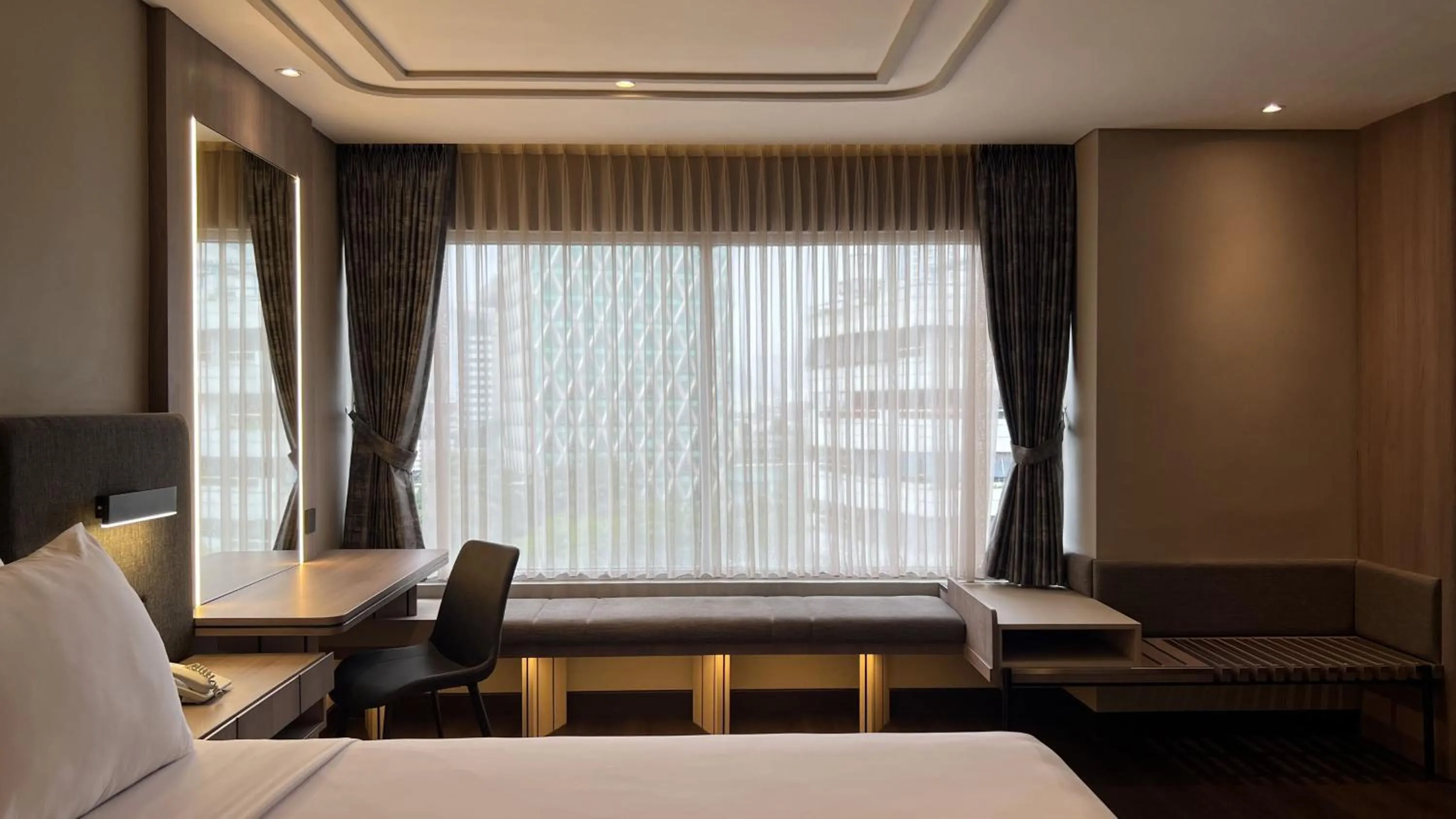 Seating area, Bed in 1O1 URBAN Jakarta Thamrin