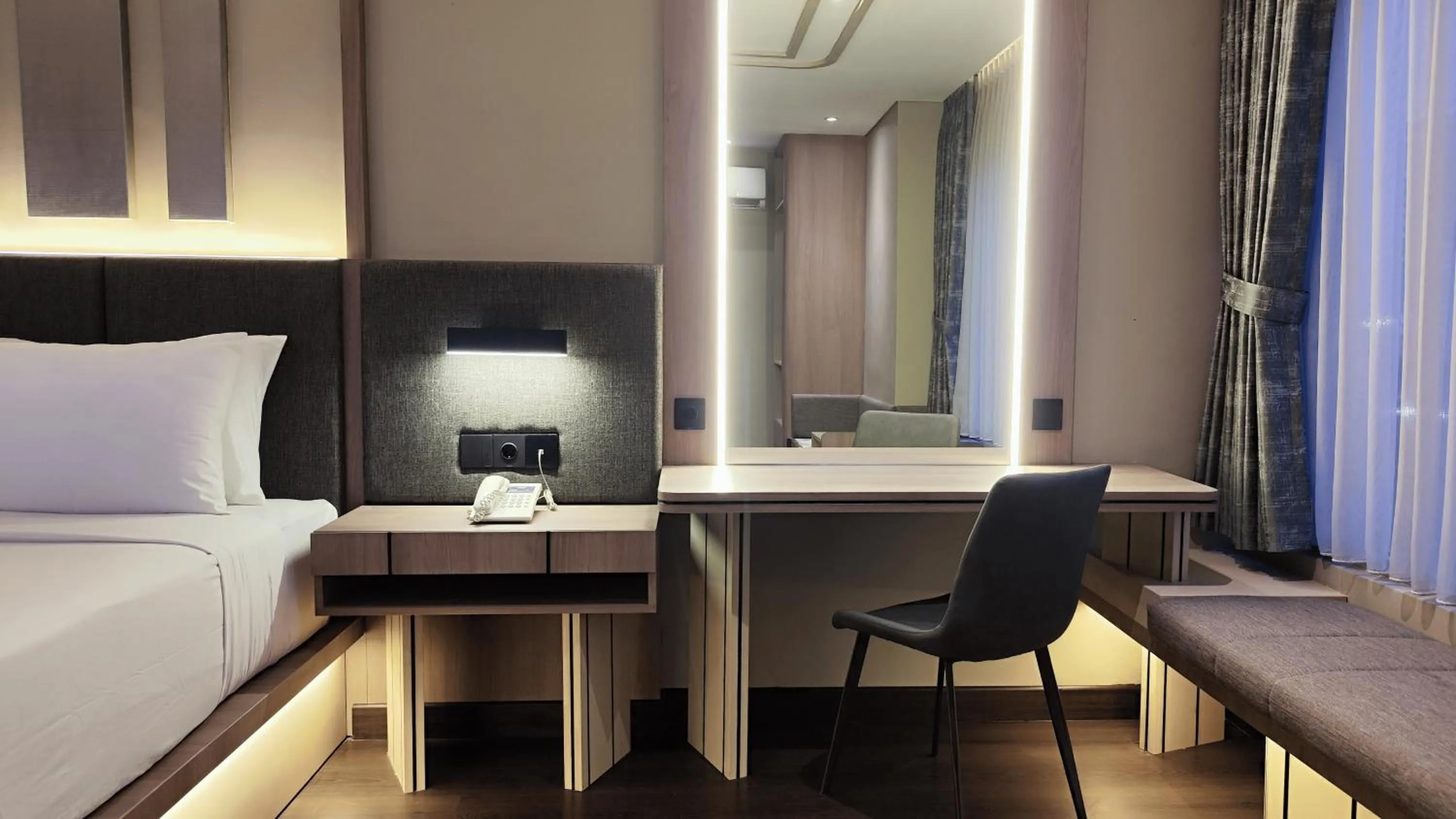 Seating area, Bed in 1O1 URBAN Jakarta Thamrin