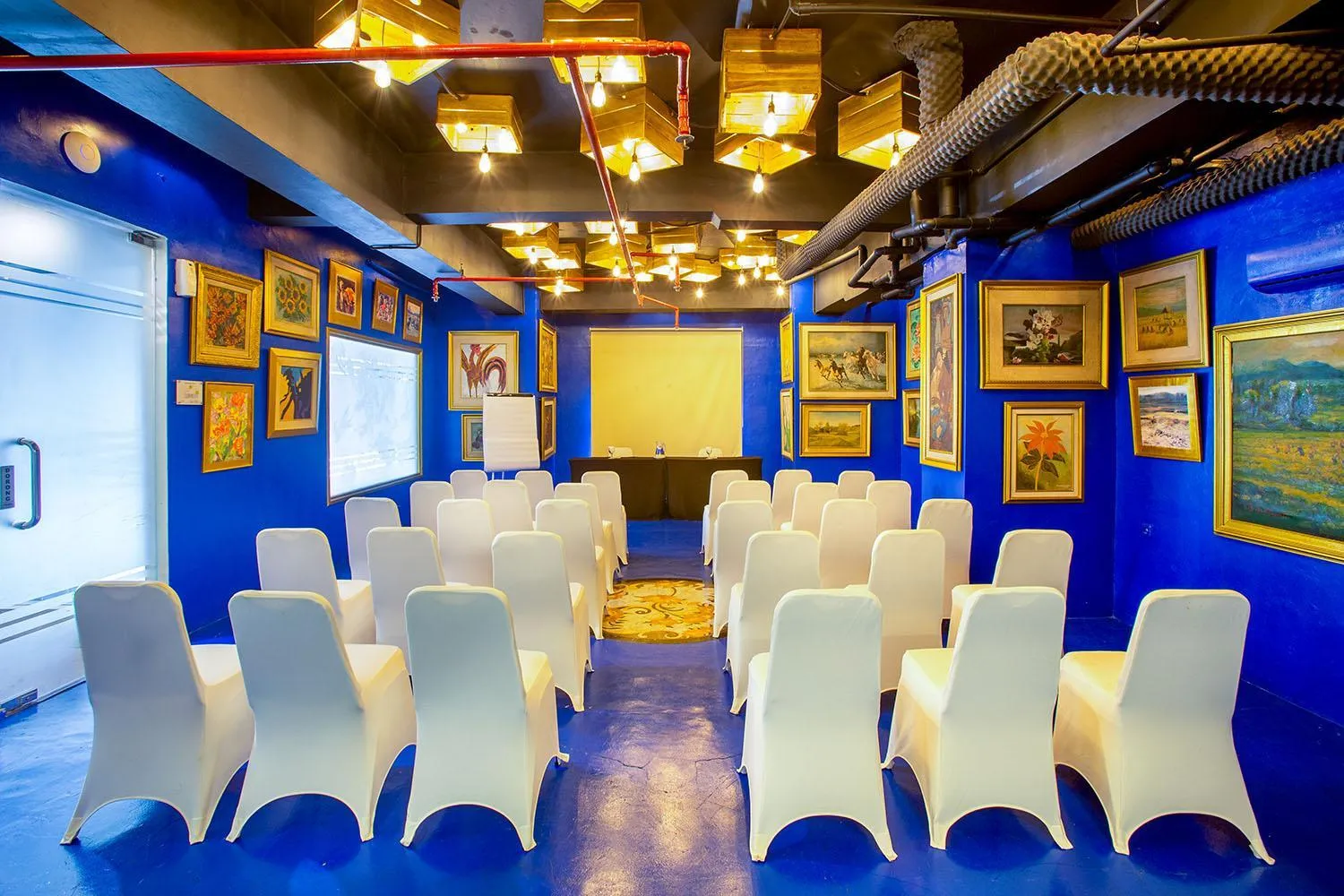 Meeting/conference room in 1O1 URBAN Jakarta Thamrin