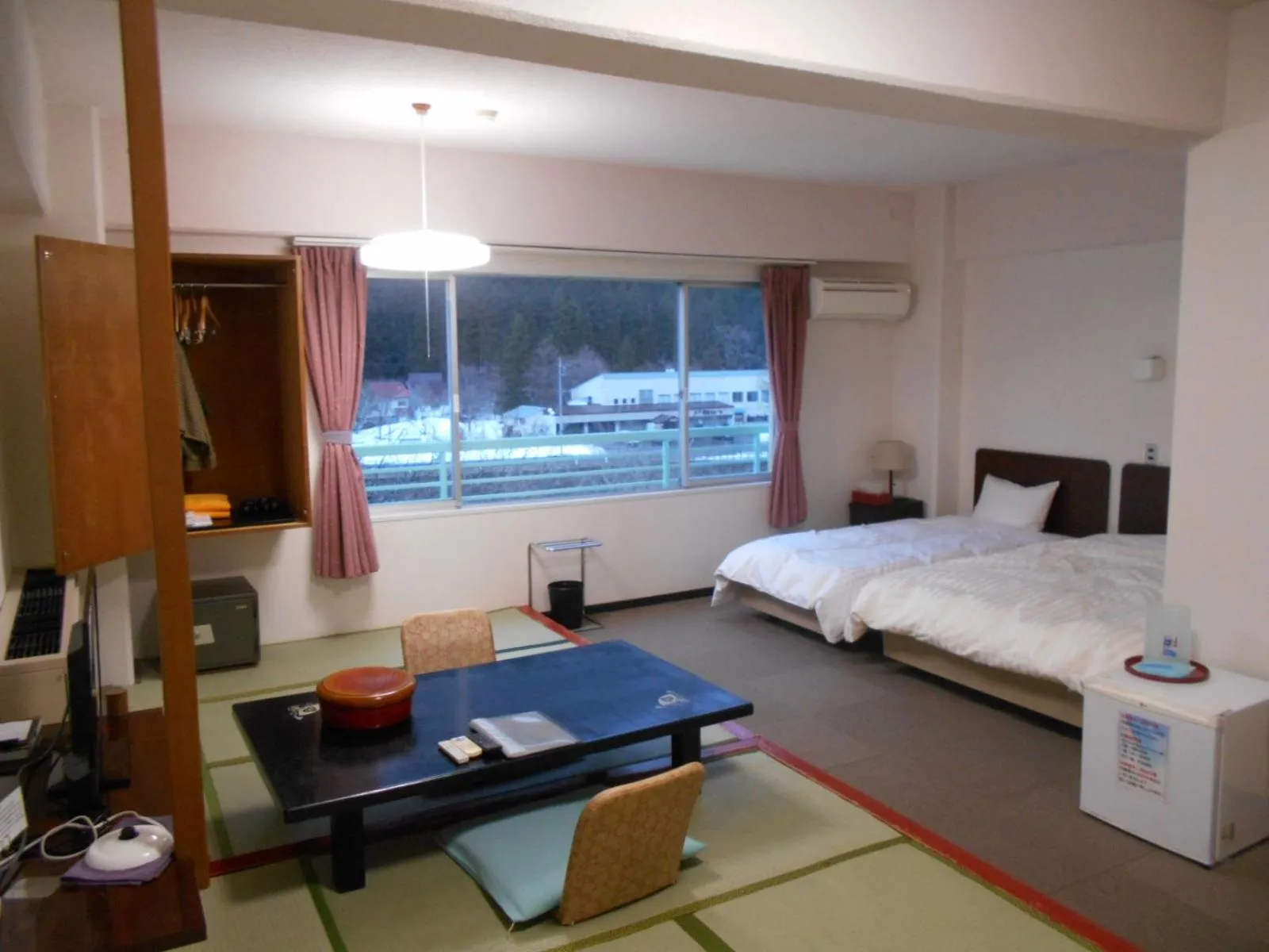 Photo of the whole room, Bed in Hotel Yunojin