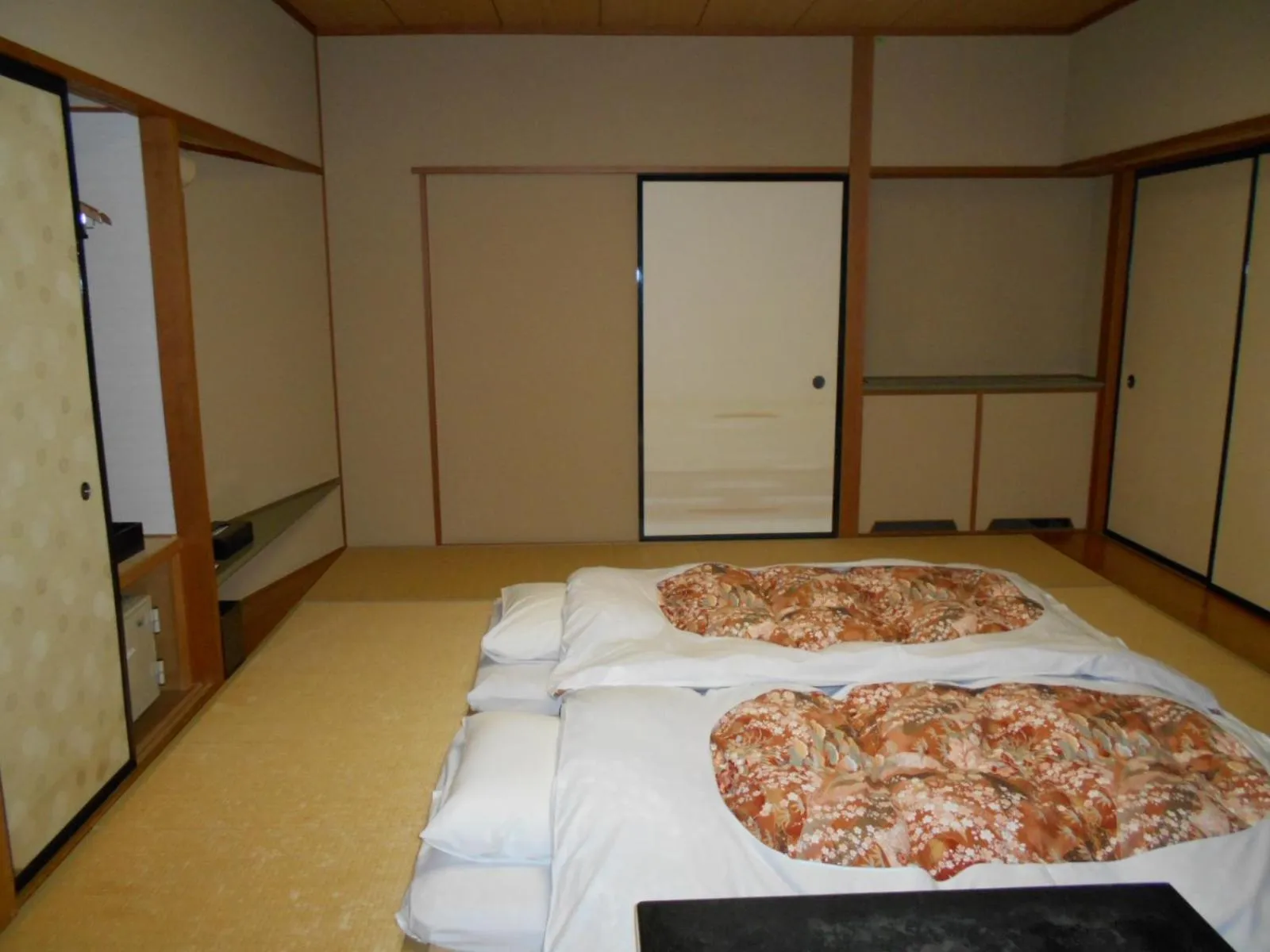 Photo of the whole room, Bed in Hotel Yunojin
