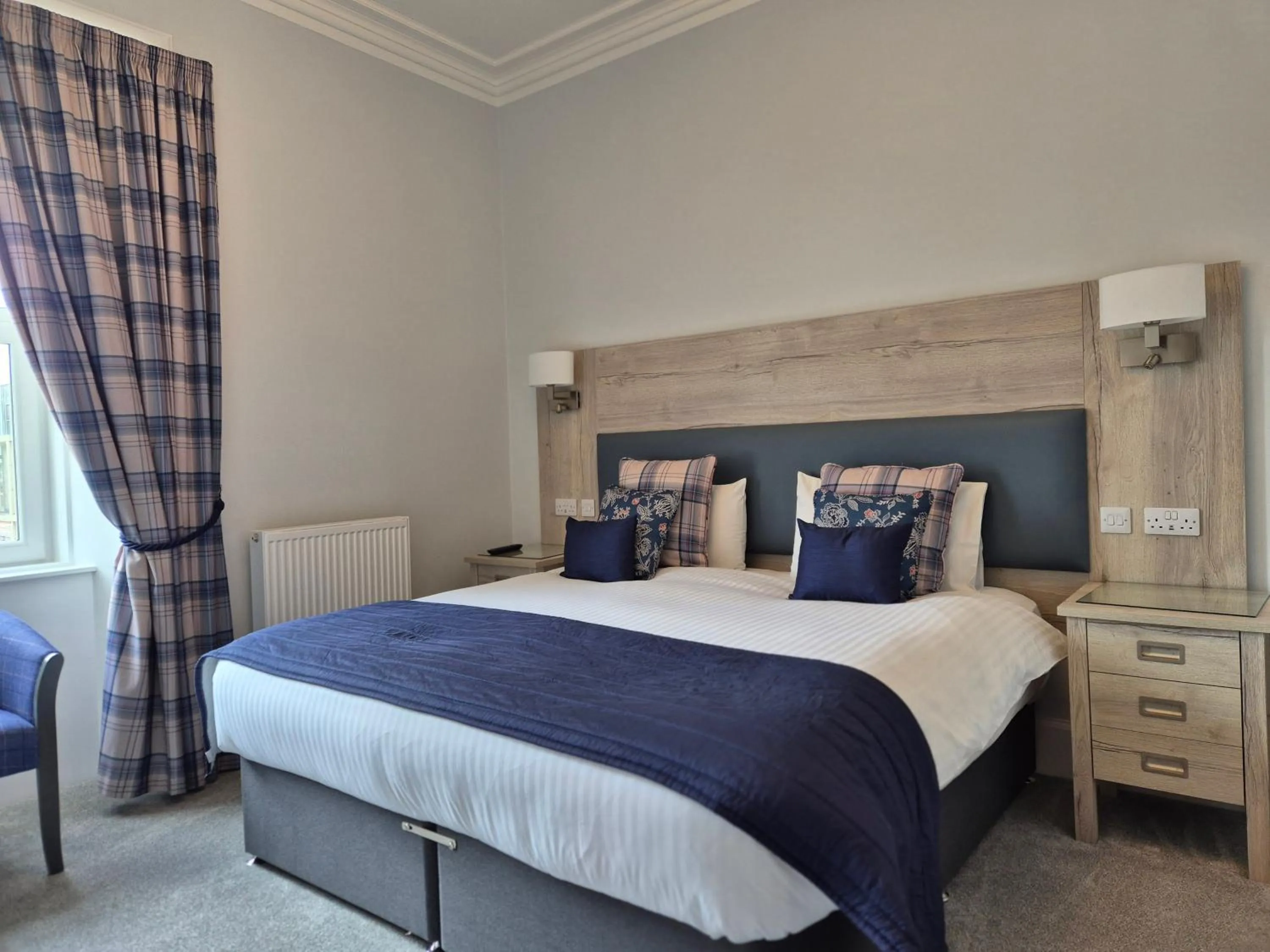 Bedroom, Bed in Sunninghill Hotel