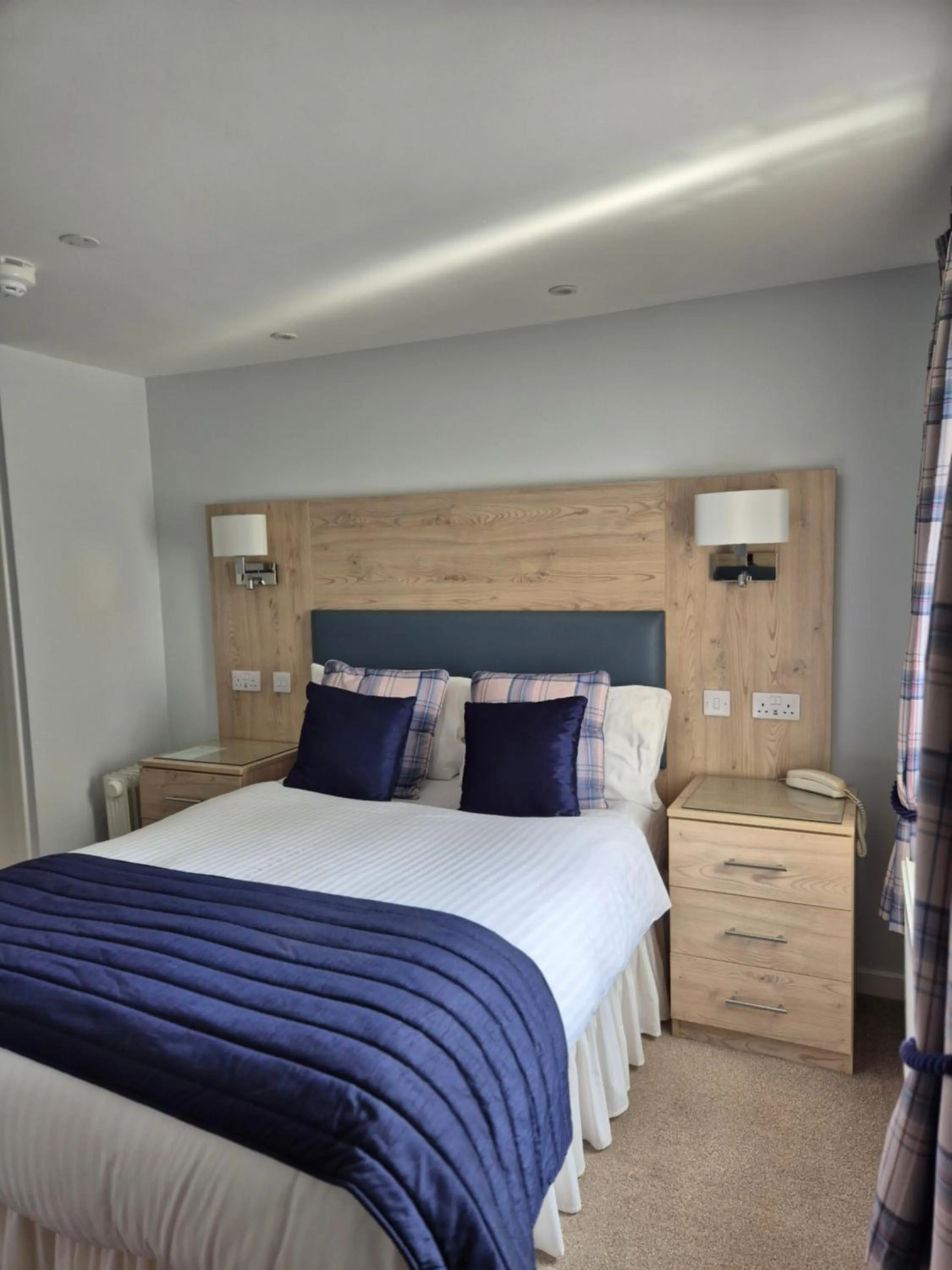 Bed in Sunninghill Hotel