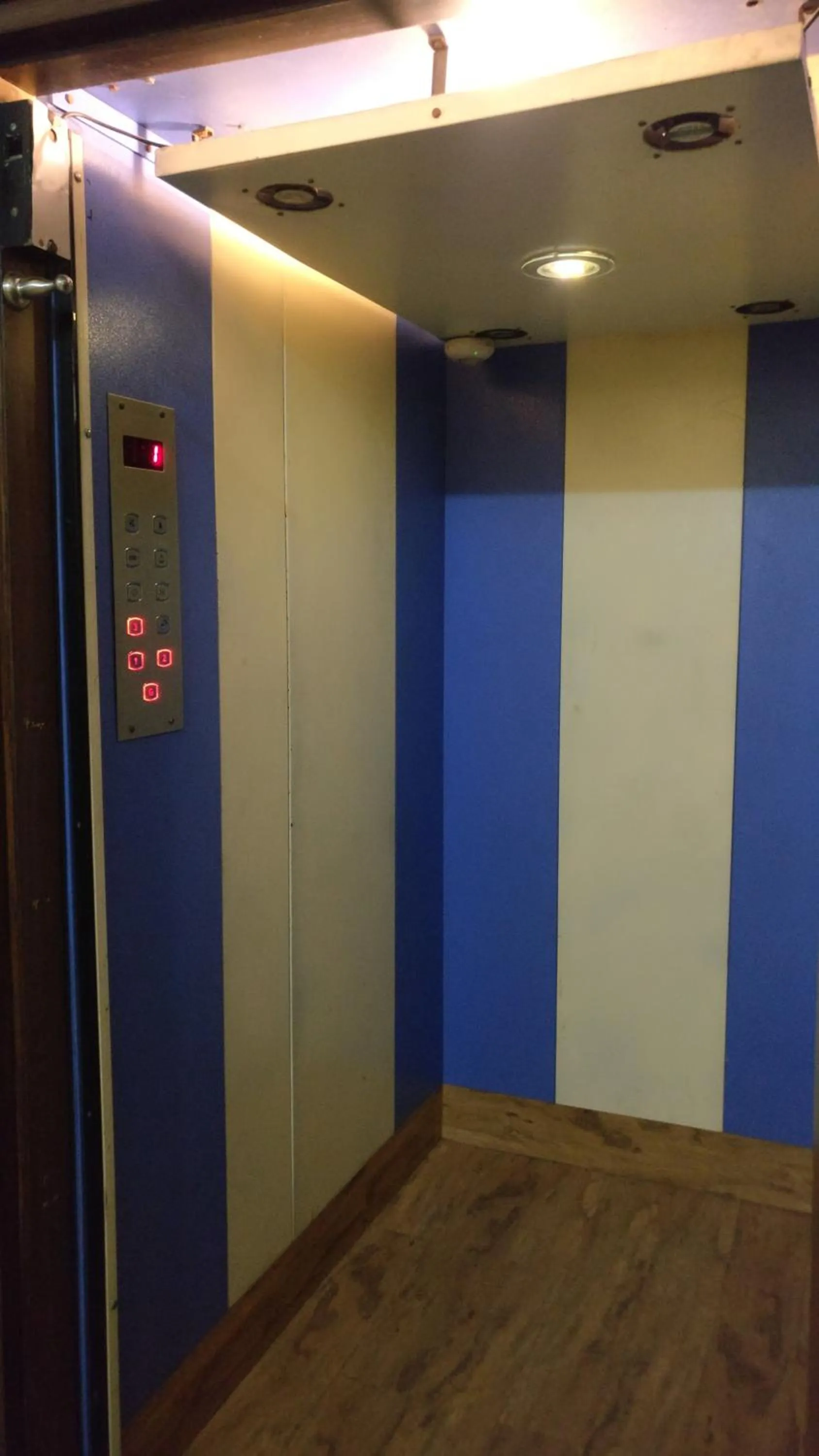 Area and facilities in Samrat Hotel