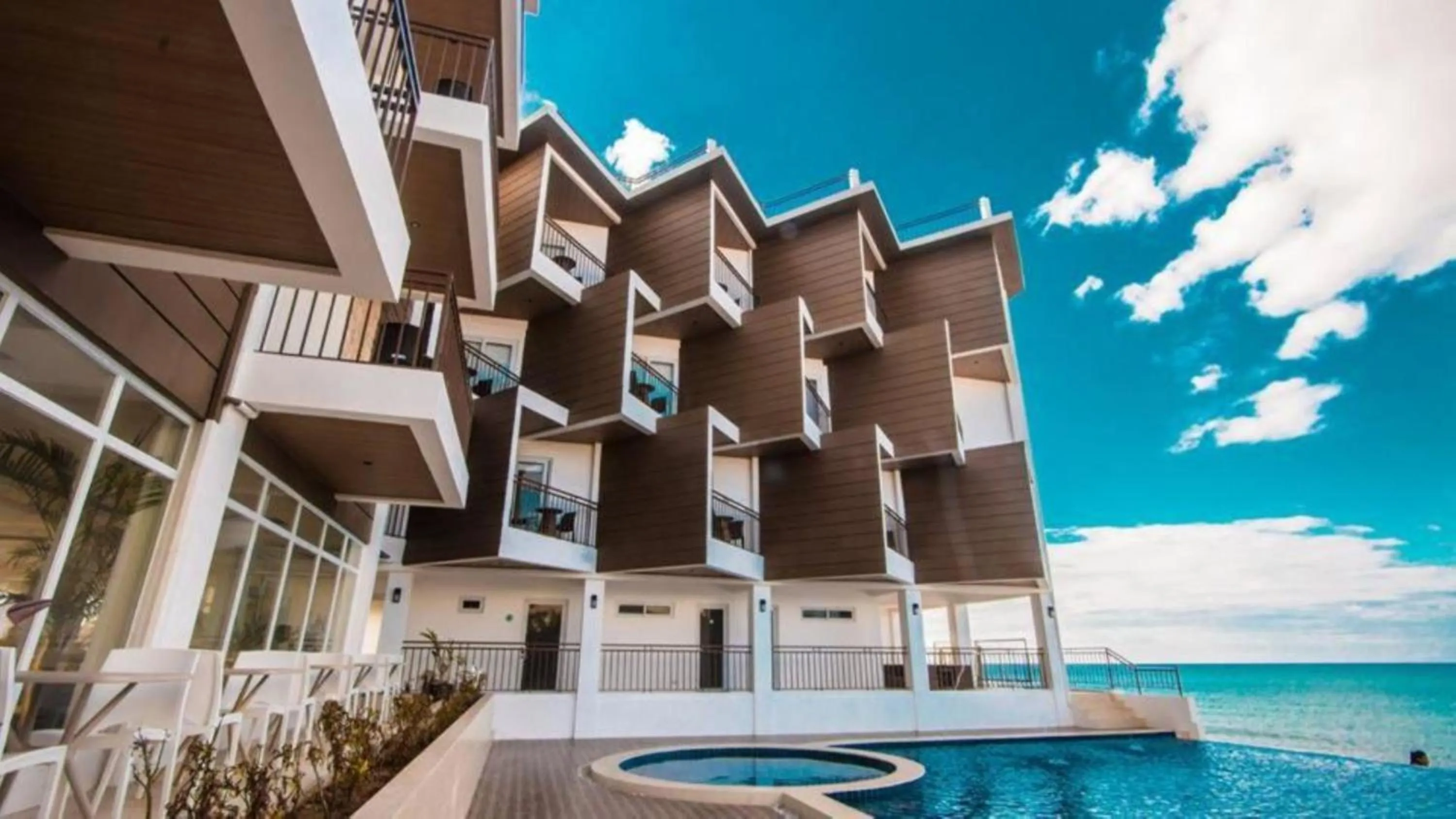 Property building in Brisa Marina Beach Resort powered by Cocotel